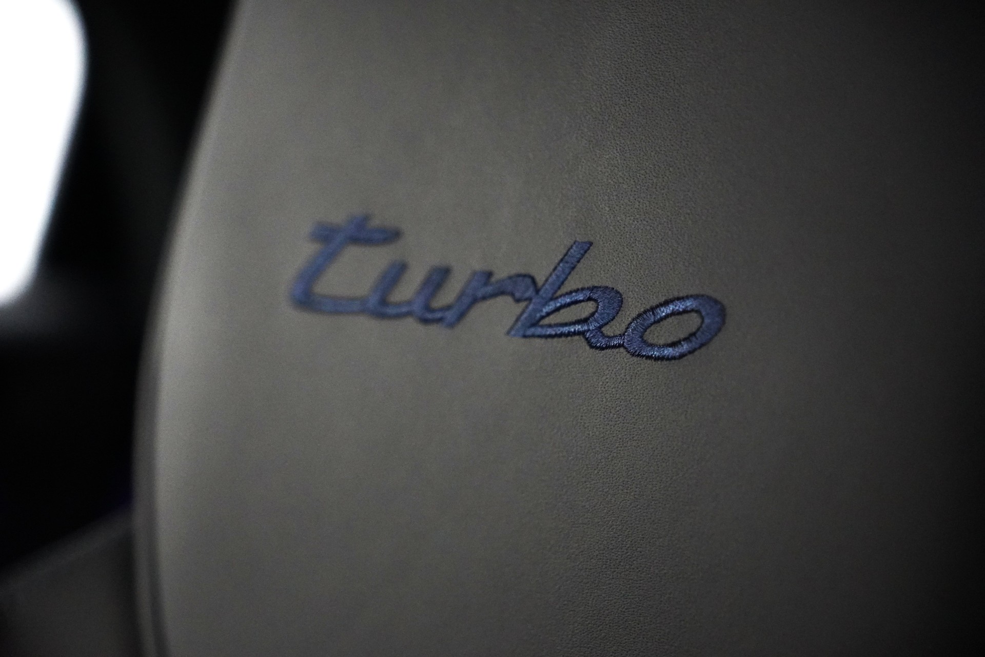 PORSCHE Cayenne Coupé Turbo E-Hybrid GT Tiptronic-image-21