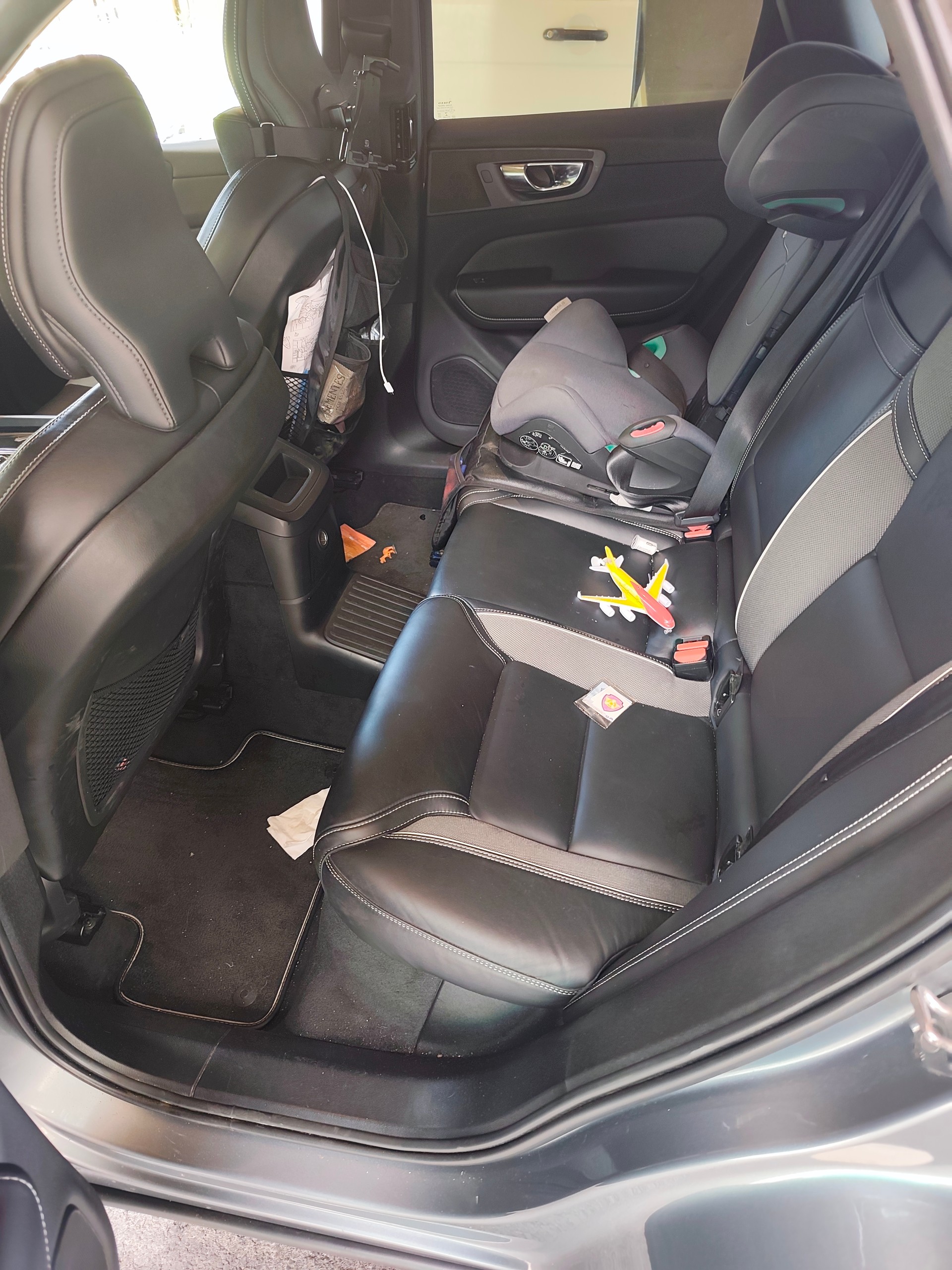 VOLVO 2.0 T8 TE R-Design eAWD-image-2