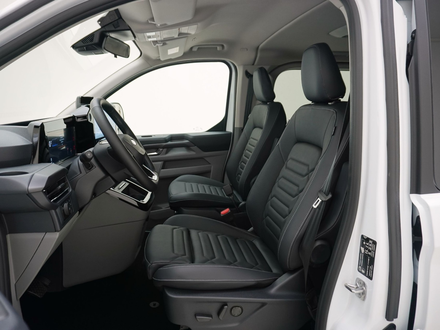 FORD Tourneo Custom L2 2.5 Plug-in-Hybrid Titanium X-image-12