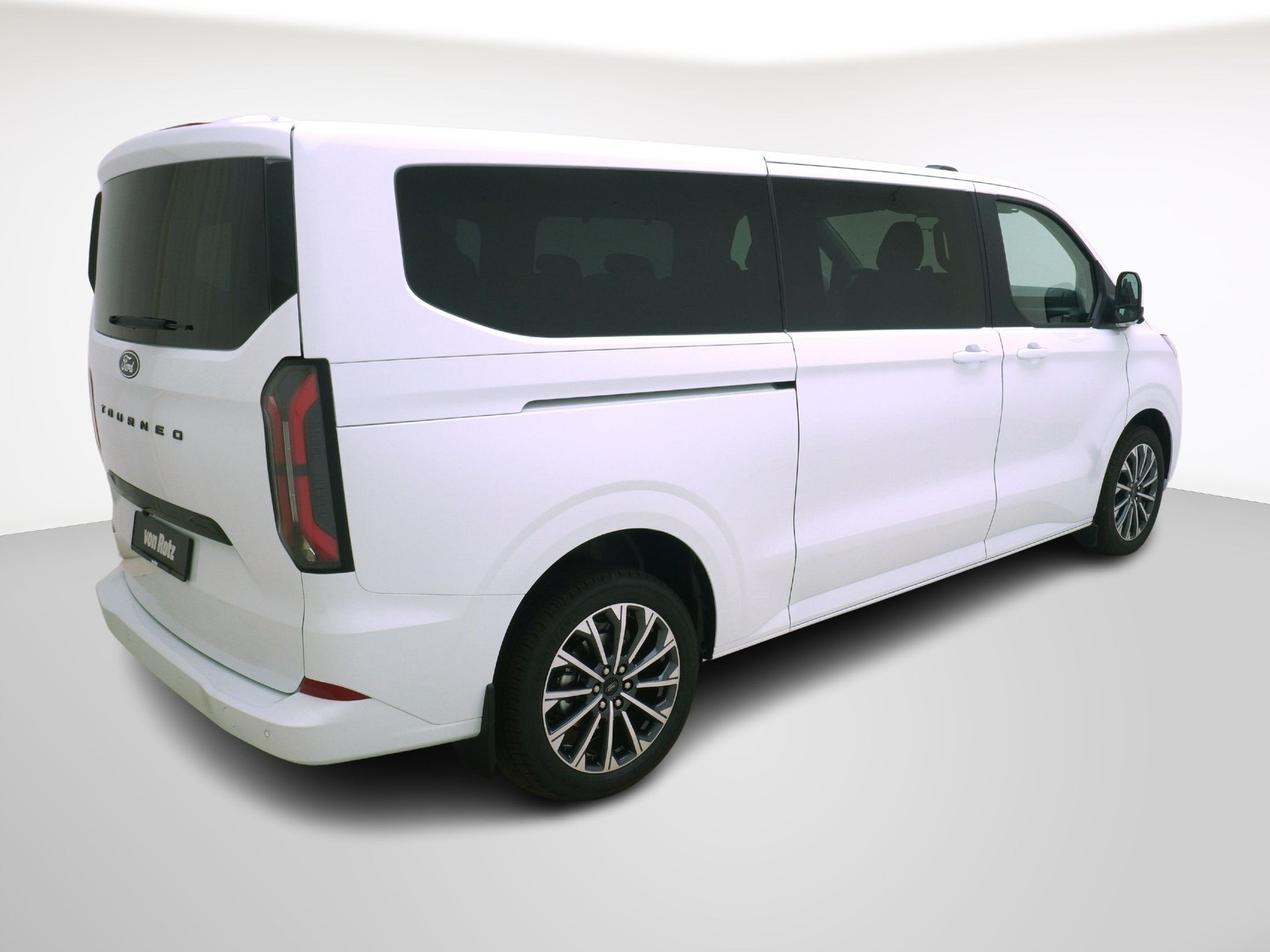 FORD Tourneo Custom L2 2.5 Plug-in-Hybrid Titanium X-image-5