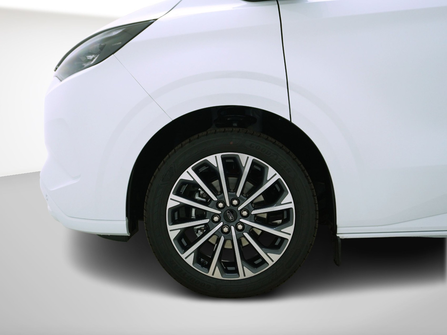 FORD Tourneo Custom L2 2.5 Plug-in-Hybrid Titanium X-image-9