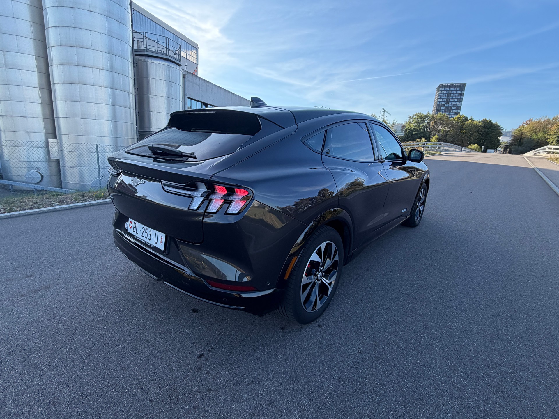 FORD Mustang MACH-E AWD 91 kWh-image-12