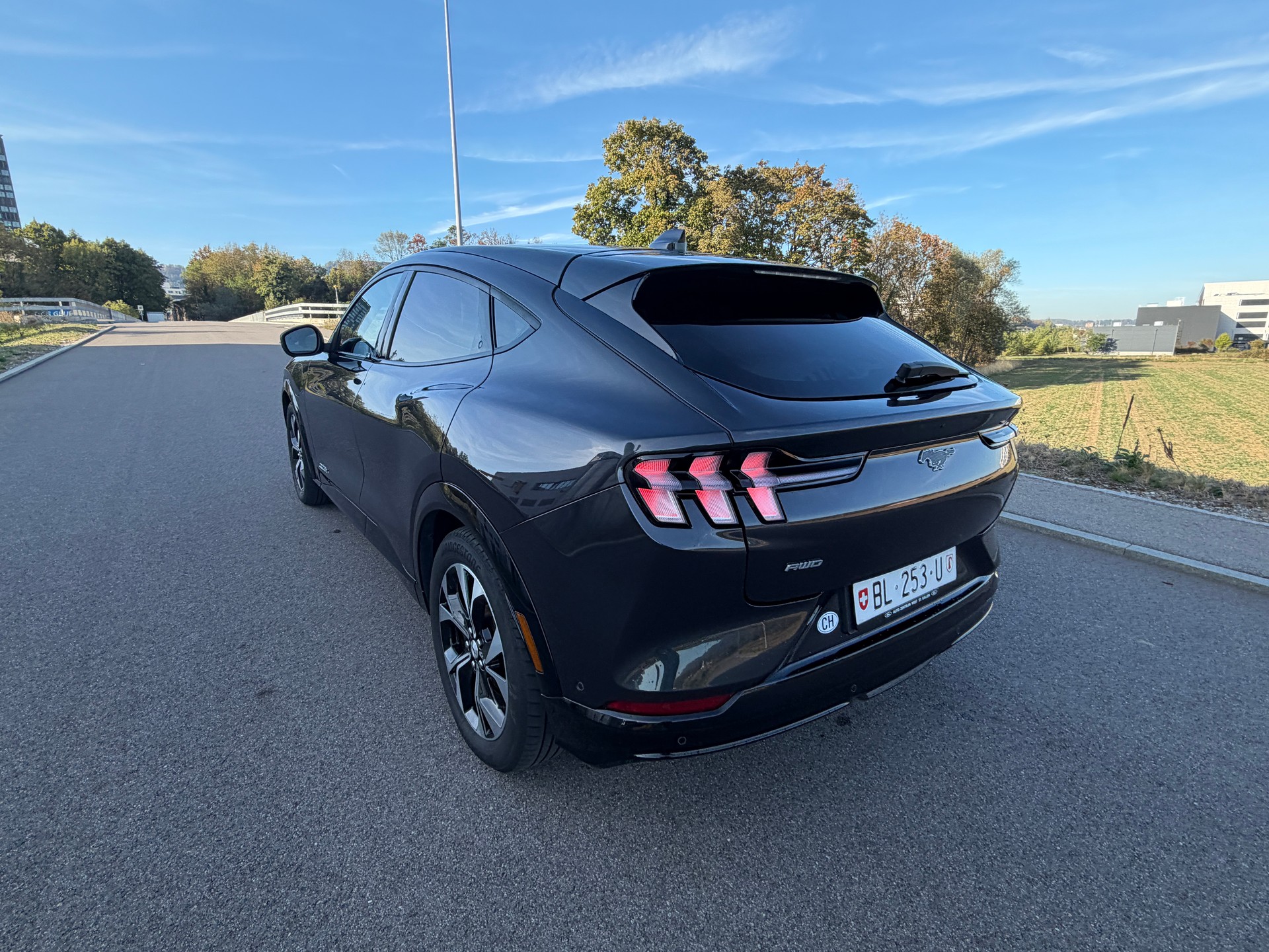 FORD Mustang MACH-E AWD 91 kWh-image-8