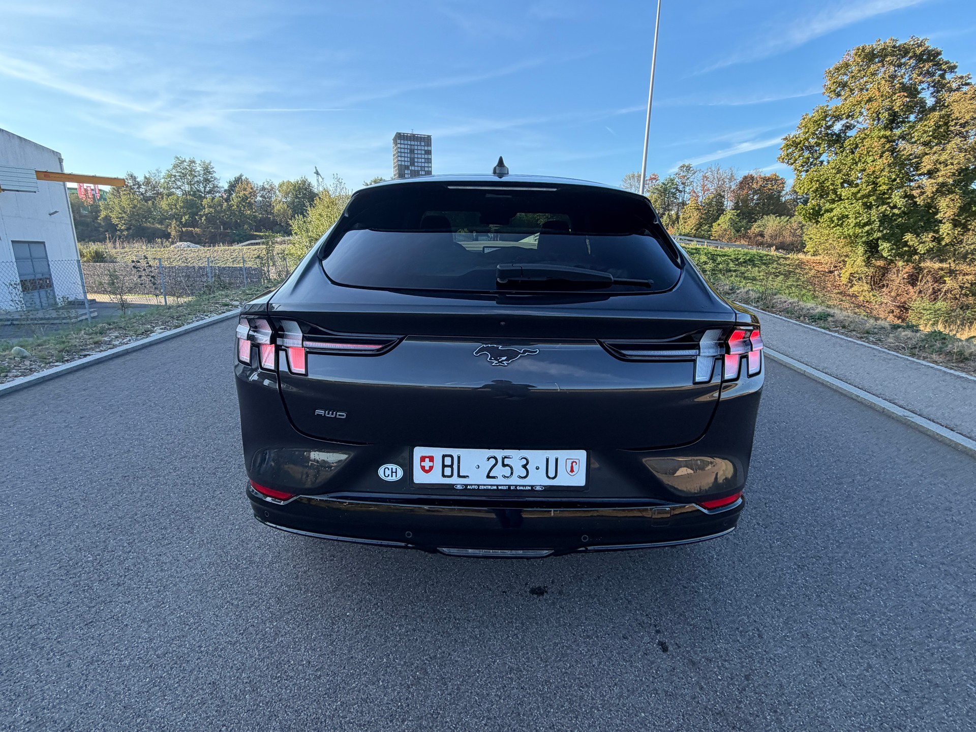 FORD Mustang MACH-E AWD 91 kWh-image-10