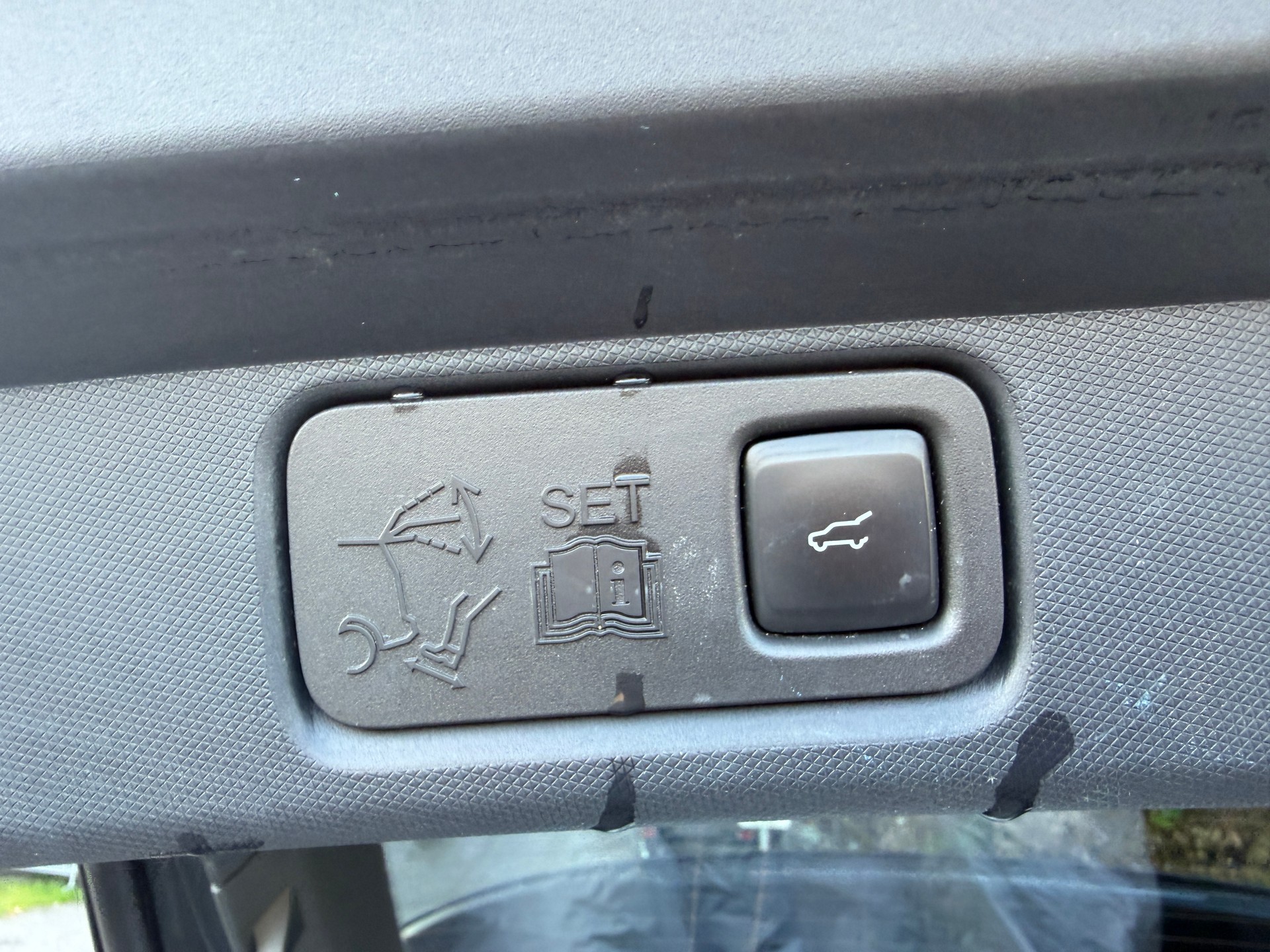 FORD Mustang MACH-E AWD 91 kWh-image-18