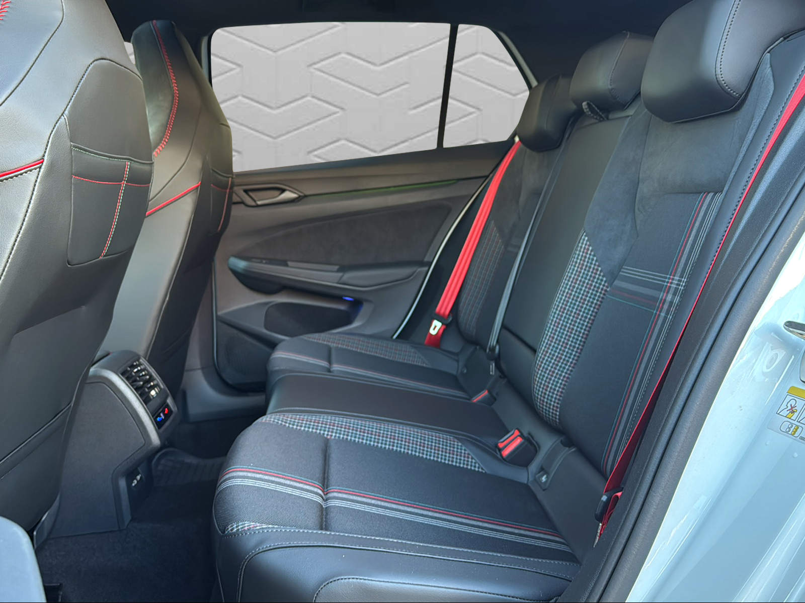 VW Golf 2.0 TSI GTI Edition 50 DSG-image-15
