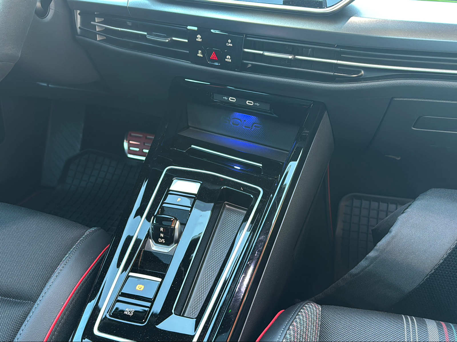 VW Golf 2.0 TSI GTI Edition 50 DSG-image-14
