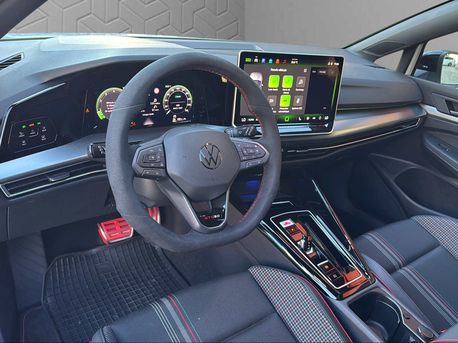 VW Golf 2.0 TSI GTI Edition 50 DSG-image-11
