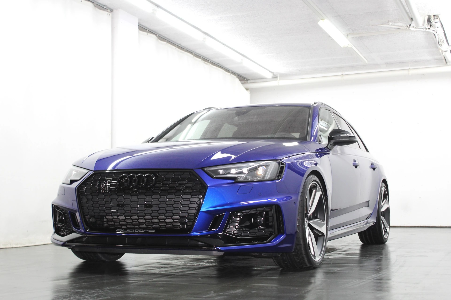 AUDI RS4 Avant 2.9 TFSI quattro tiptronic ABT Edition 510 / Sonderlackierung San Marino Blau / ohne OPF / CH-Fahrzeug-showroom-element-3