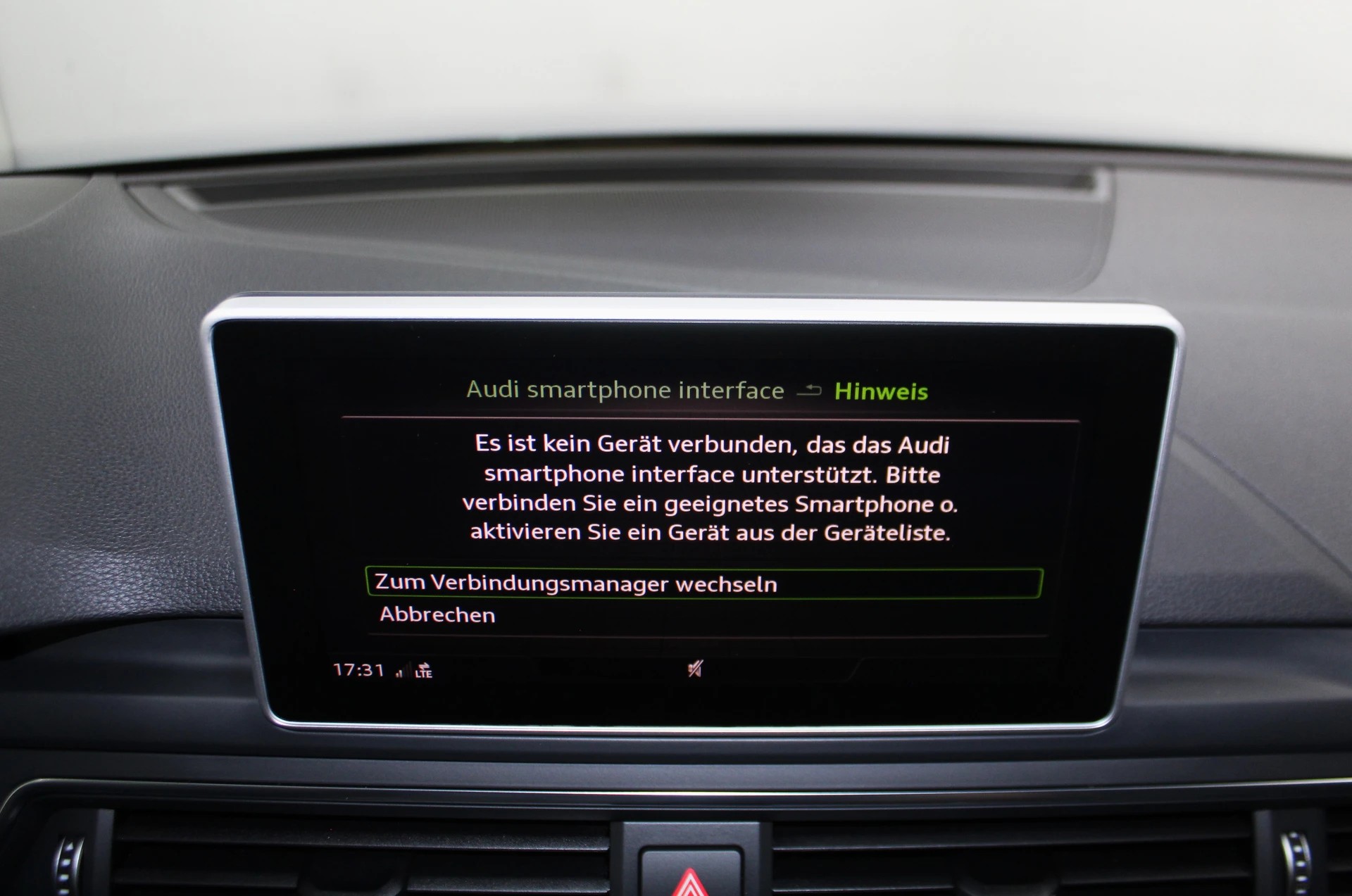 AUDI RS4 Avant 2.9 TFSI quattro tiptronic ABT Edition 510 / Sonderlackierung San Marino Blau / ohne OPF / CH-Fahrzeug-image-24