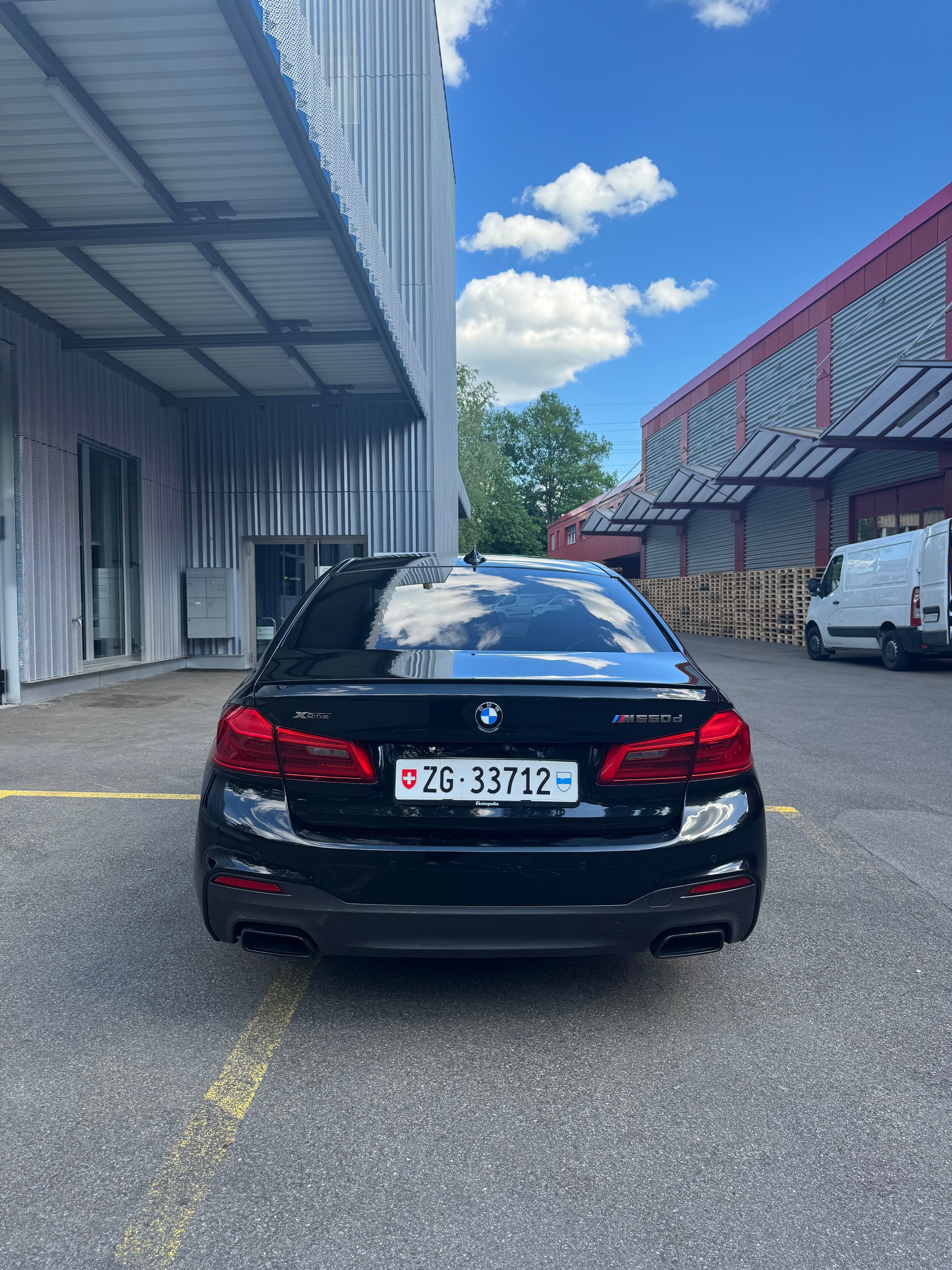 BMW M550d xDrive-image-2