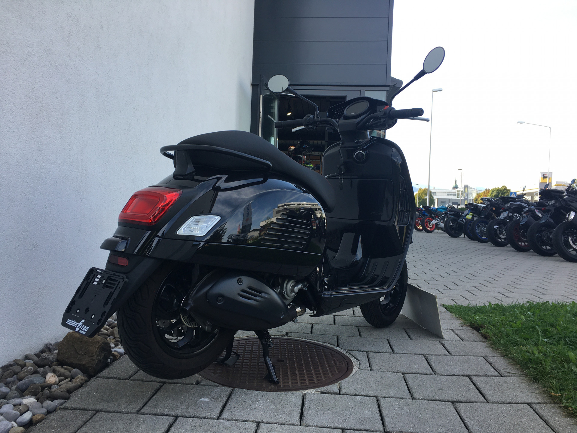 PIAGGIO Vespa GTV 300 HPE-showroom-element-1