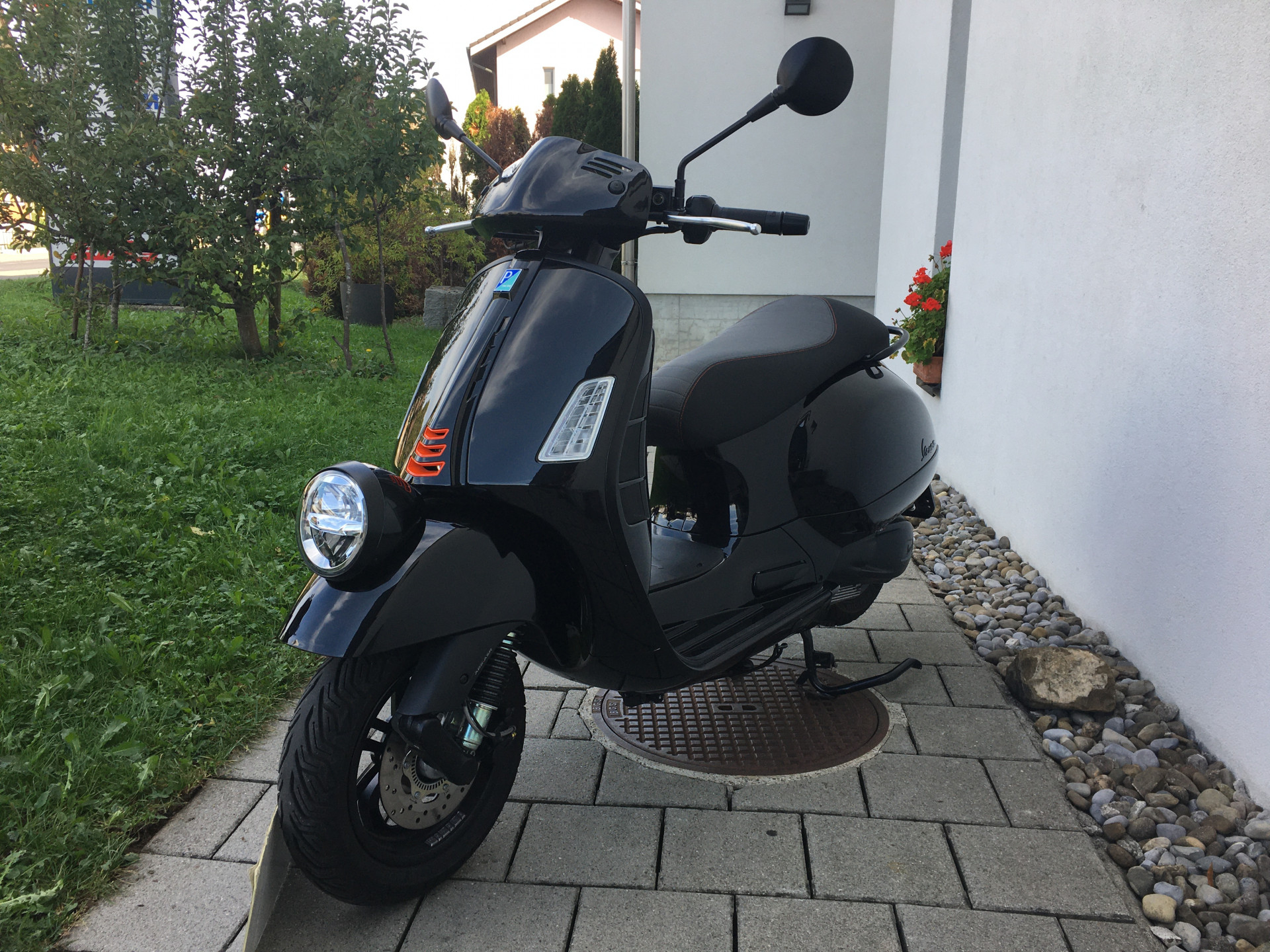 PIAGGIO Vespa GTV 300 HPE-showroom-element-2