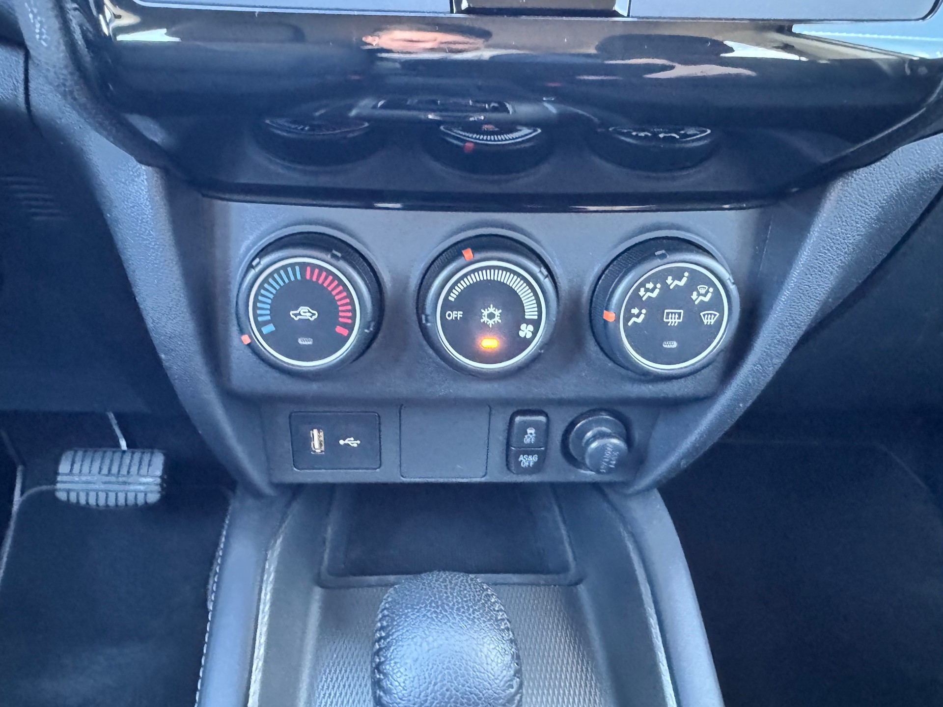 MITSUBISHI ASX 2.0 MIVEC Value 4WD Automat-image-16