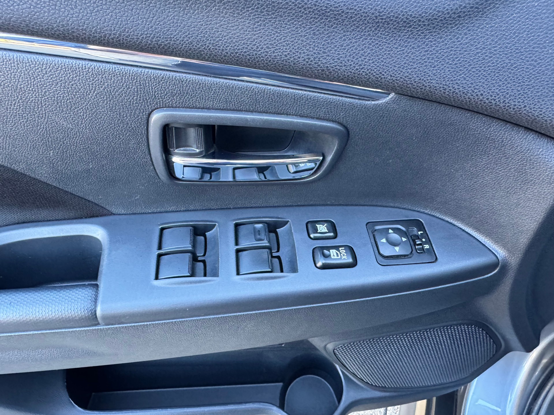 MITSUBISHI ASX 2.0 MIVEC Value 4WD Automat-image-12