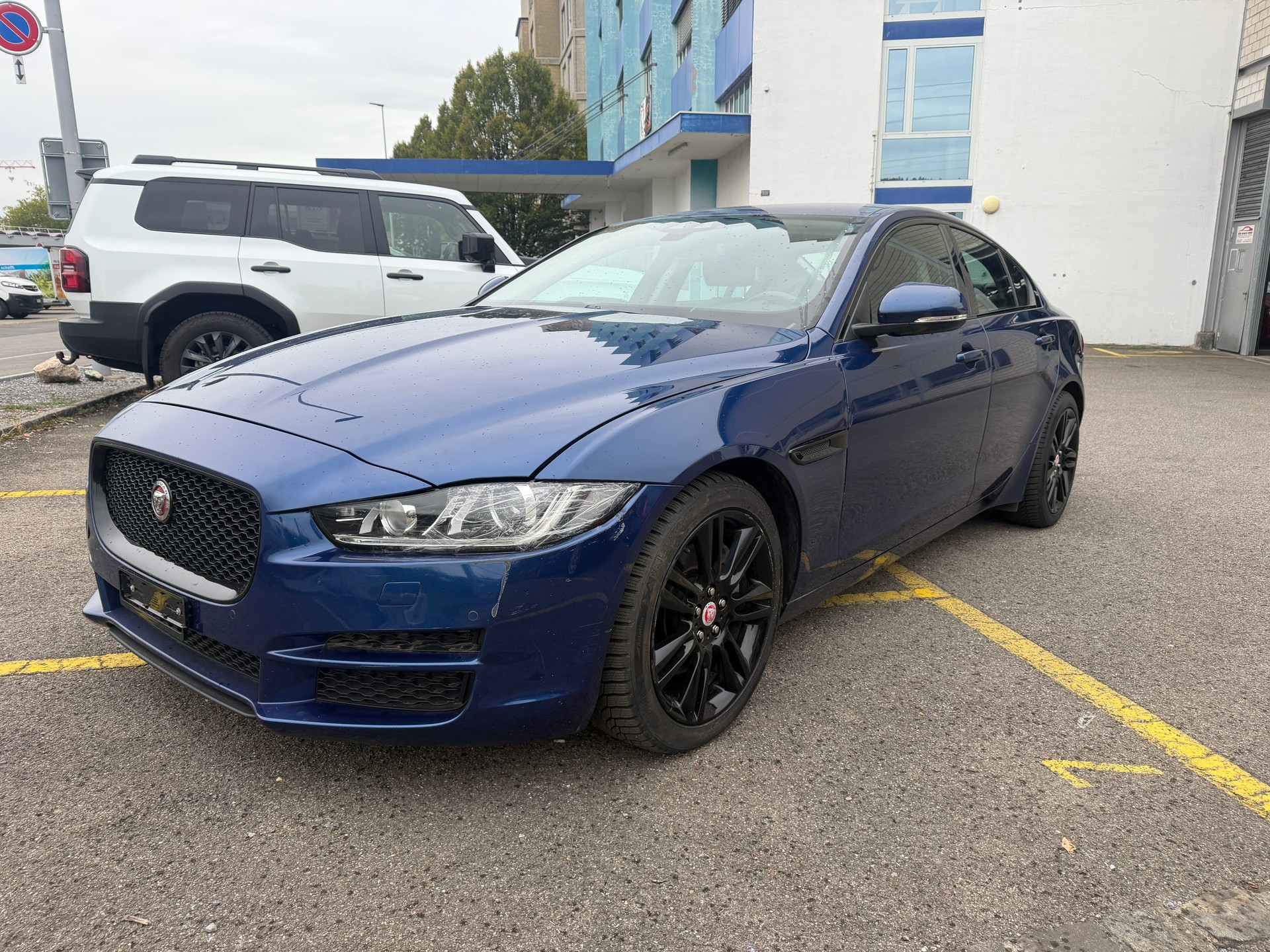 JAGUAR XE E-Performance 20d Pure Automat-image-0
