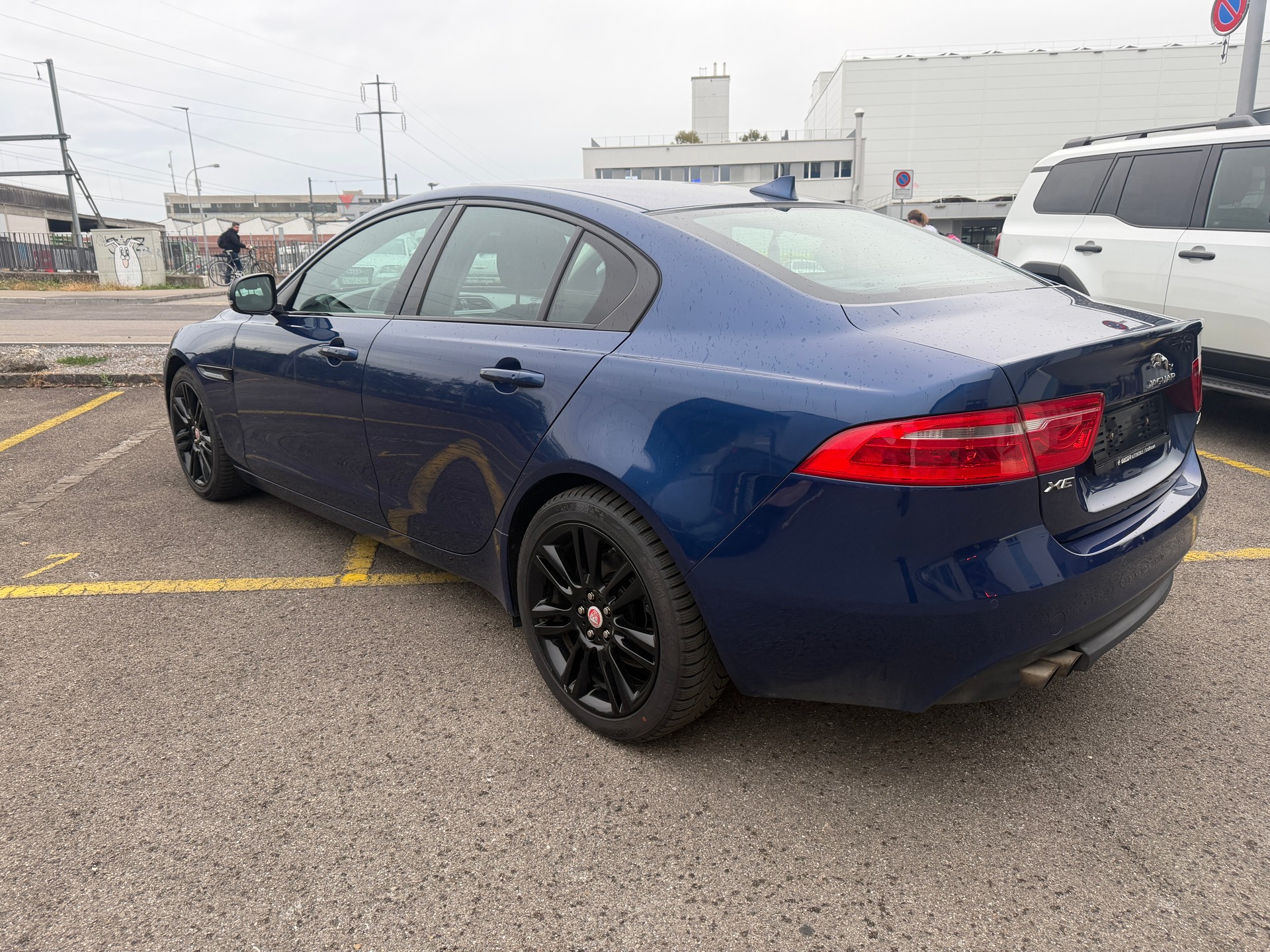JAGUAR XE E-Performance 20d Pure Automat-image-5