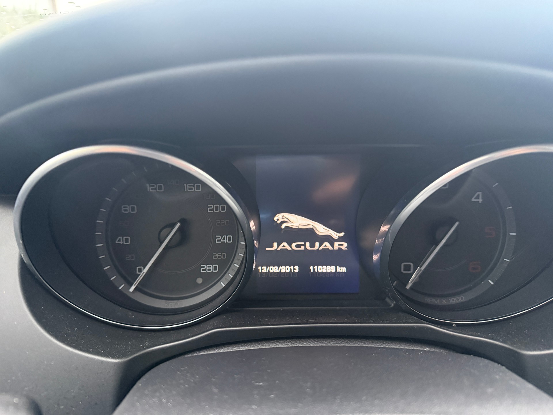 JAGUAR XE E-Performance 20d Pure Automat-image-11