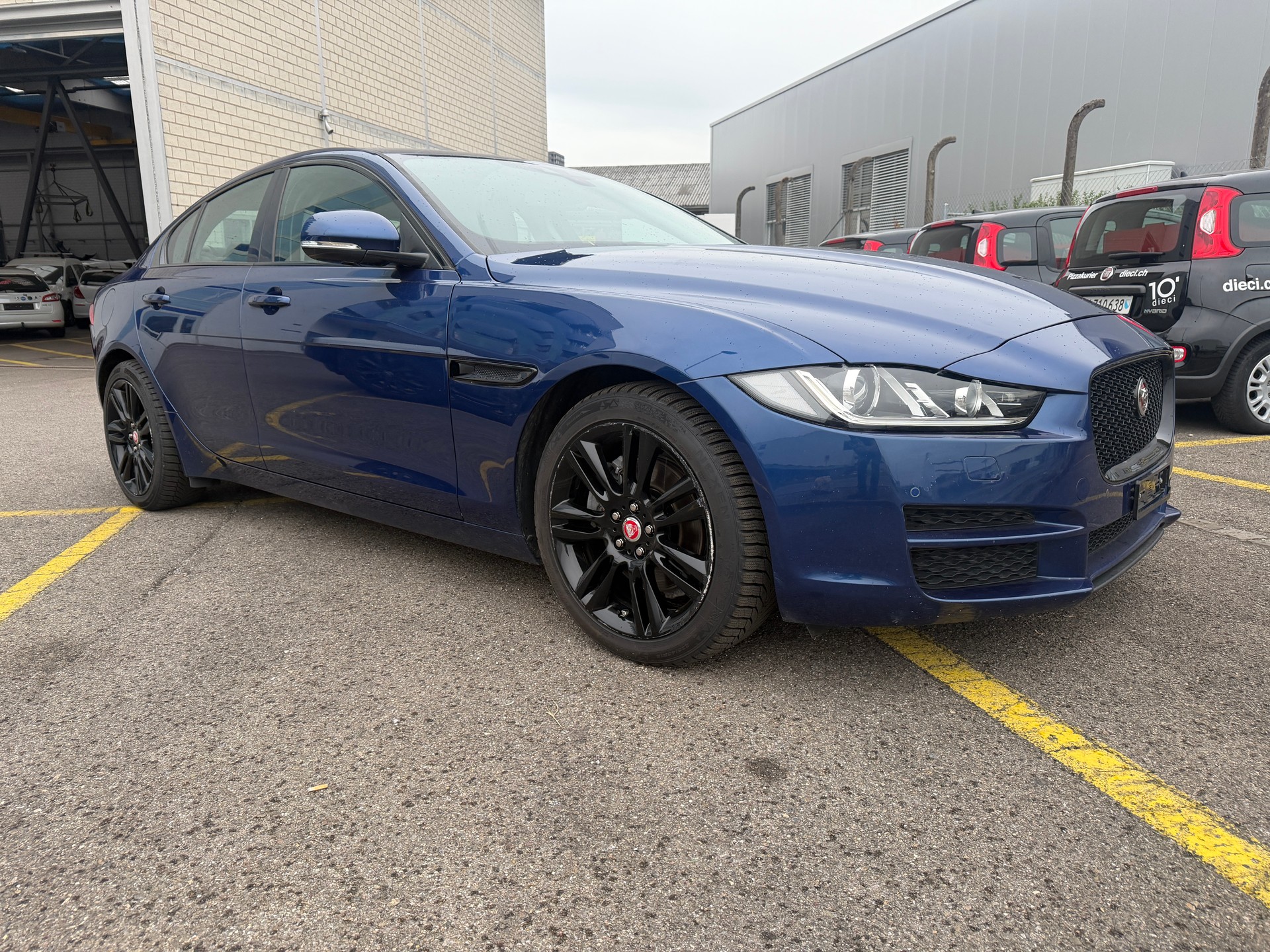 JAGUAR XE E-Performance 20d Pure Automat-image-2