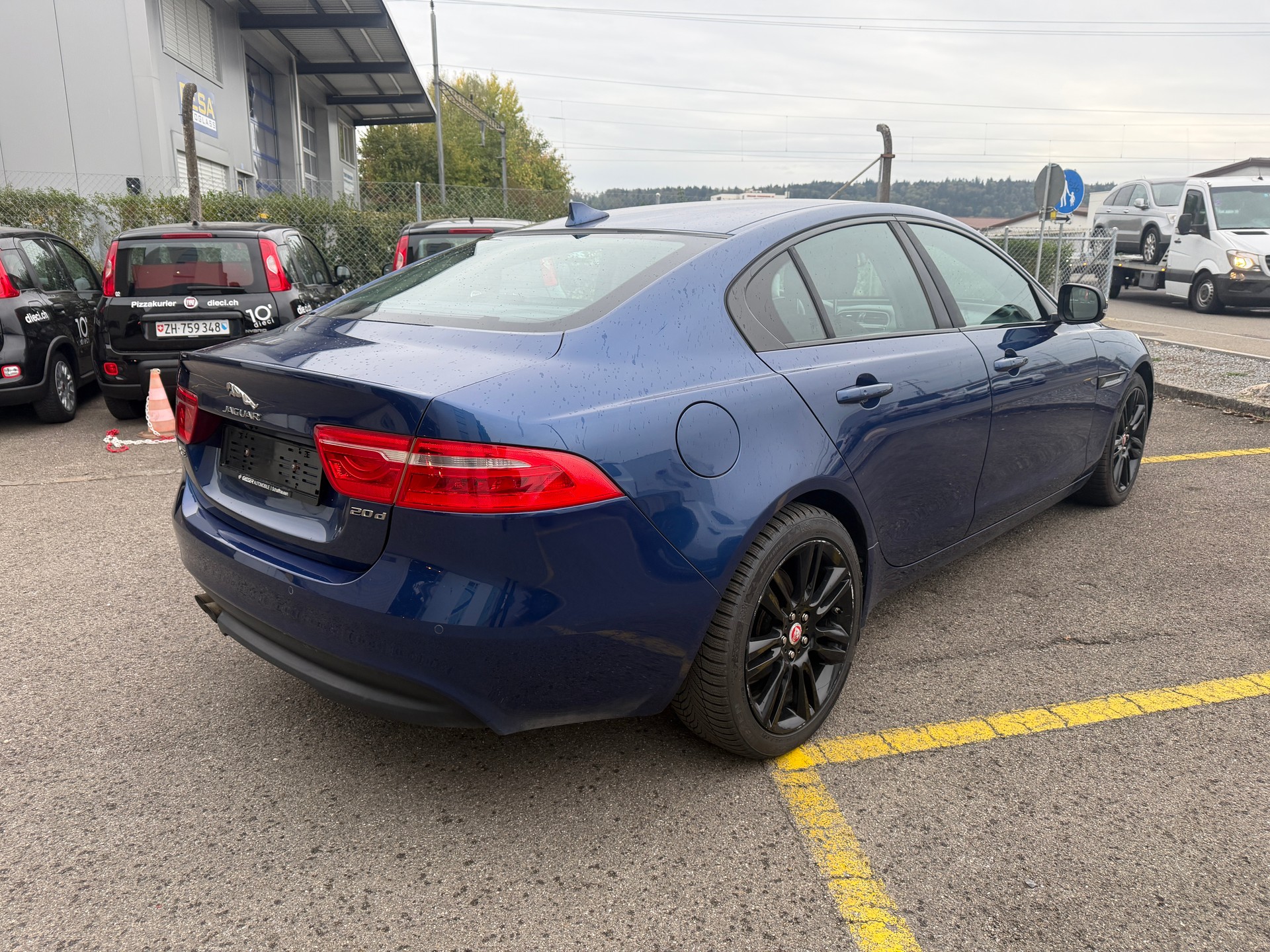 JAGUAR XE E-Performance 20d Pure Automat-image-3