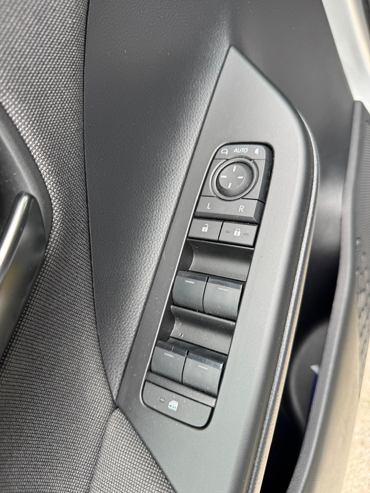 TOYOTA C-HR 1.8 HSD CVT Trend-image-8