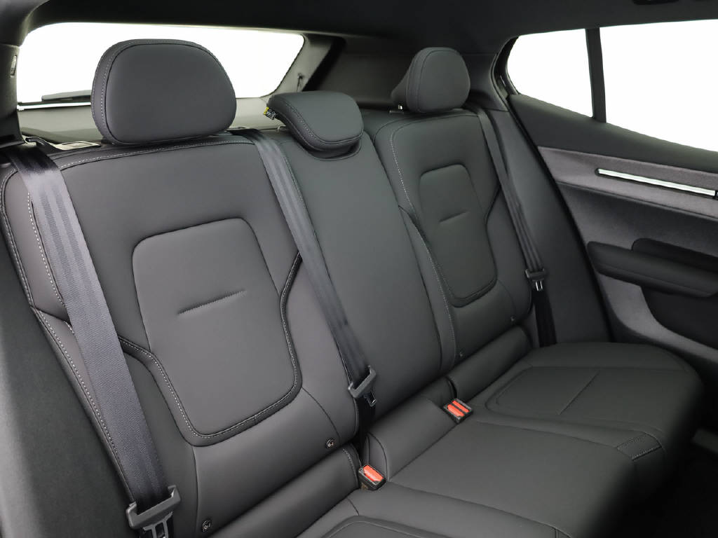 VOLVO EX 30 P8 Ultra Black Edition AWD-showroom-element-2