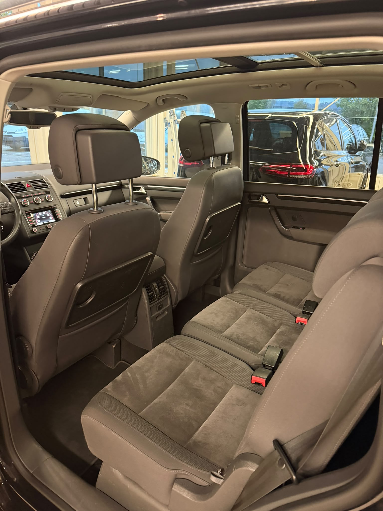 VW Touran 2.0 TDI BlueMotion Technology Comfortline-image-8