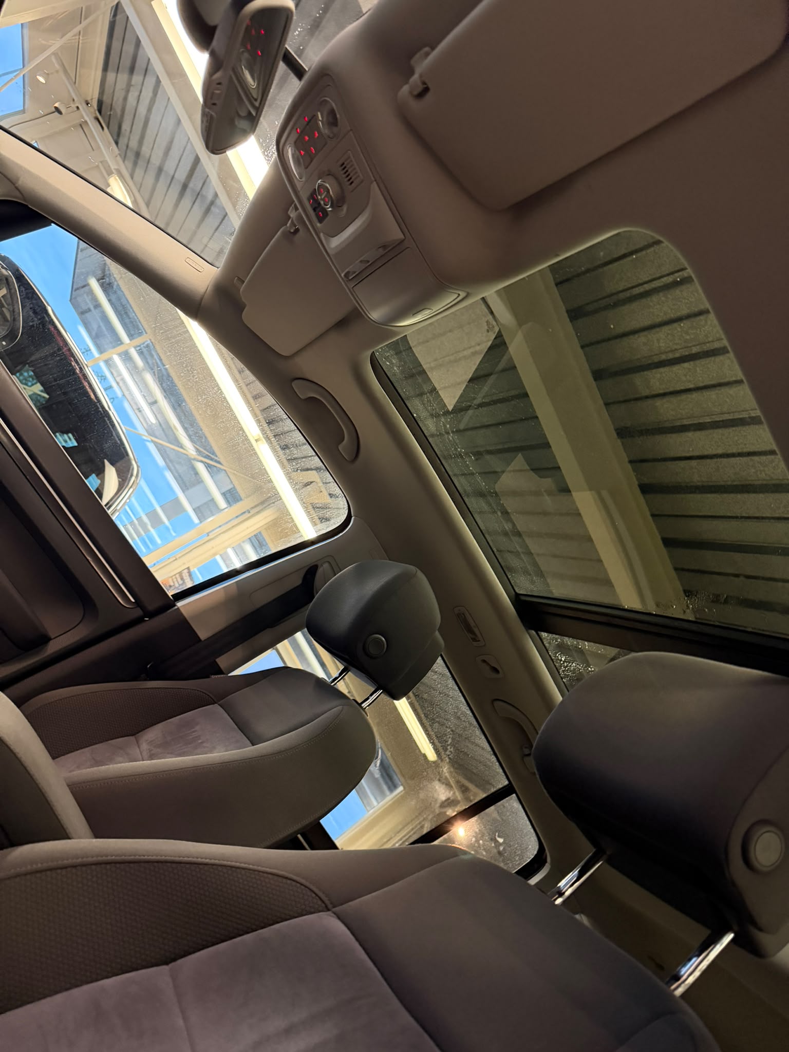 VW Touran 2.0 TDI BlueMotion Technology Comfortline-image-12