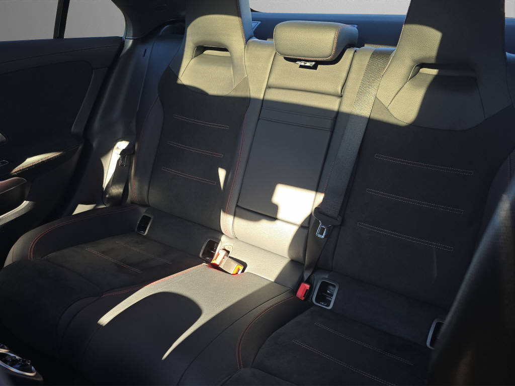 MERCEDES-BENZ CLA 250 AMG Line 4matic-image-10