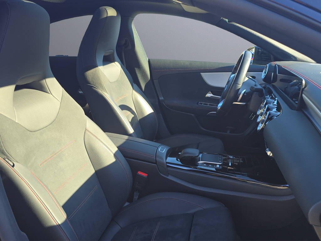 MERCEDES-BENZ CLA 250 AMG Line 4matic-image-11