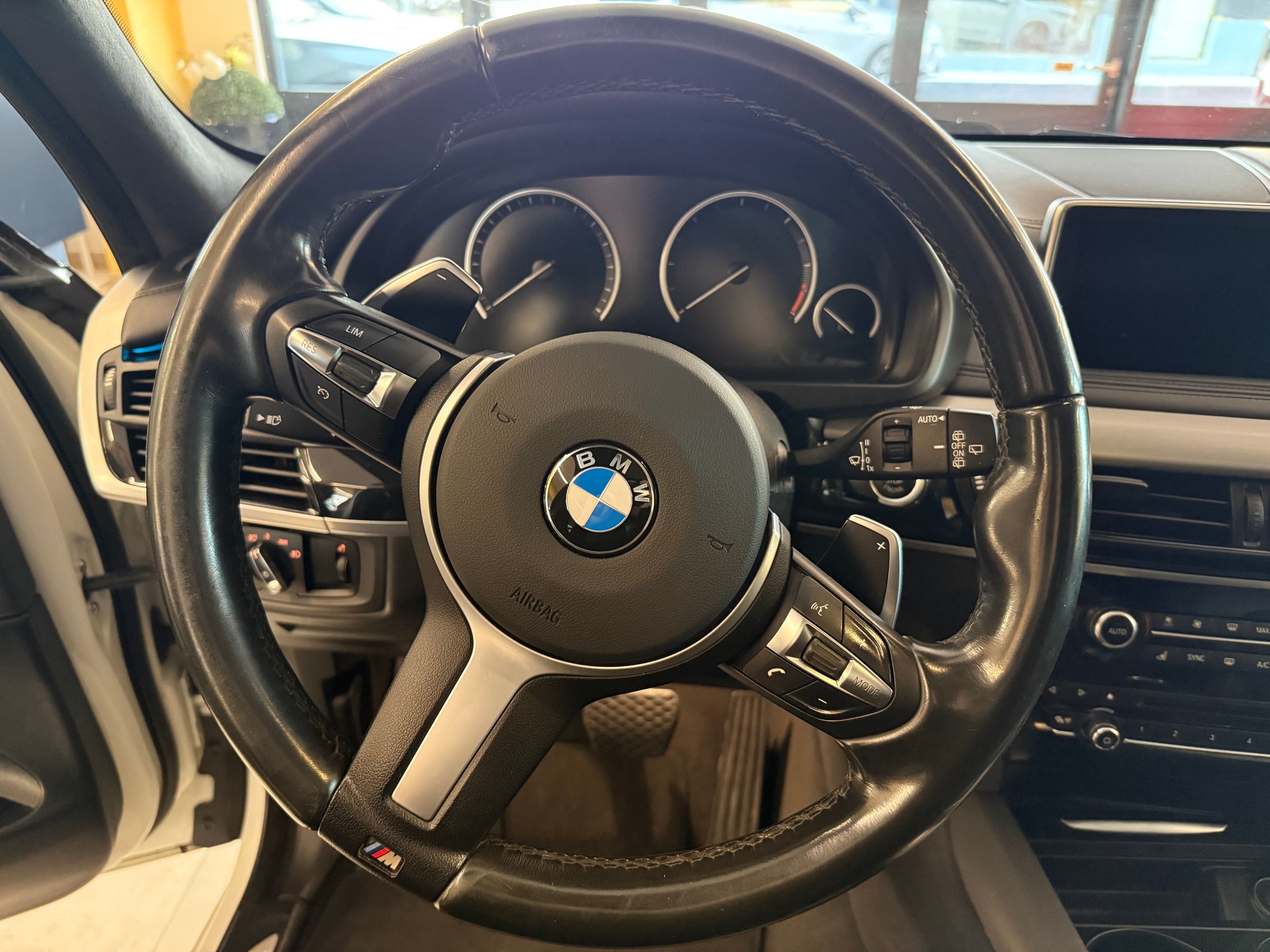 BMW X5 xDrive M50d Steptronic-image-12