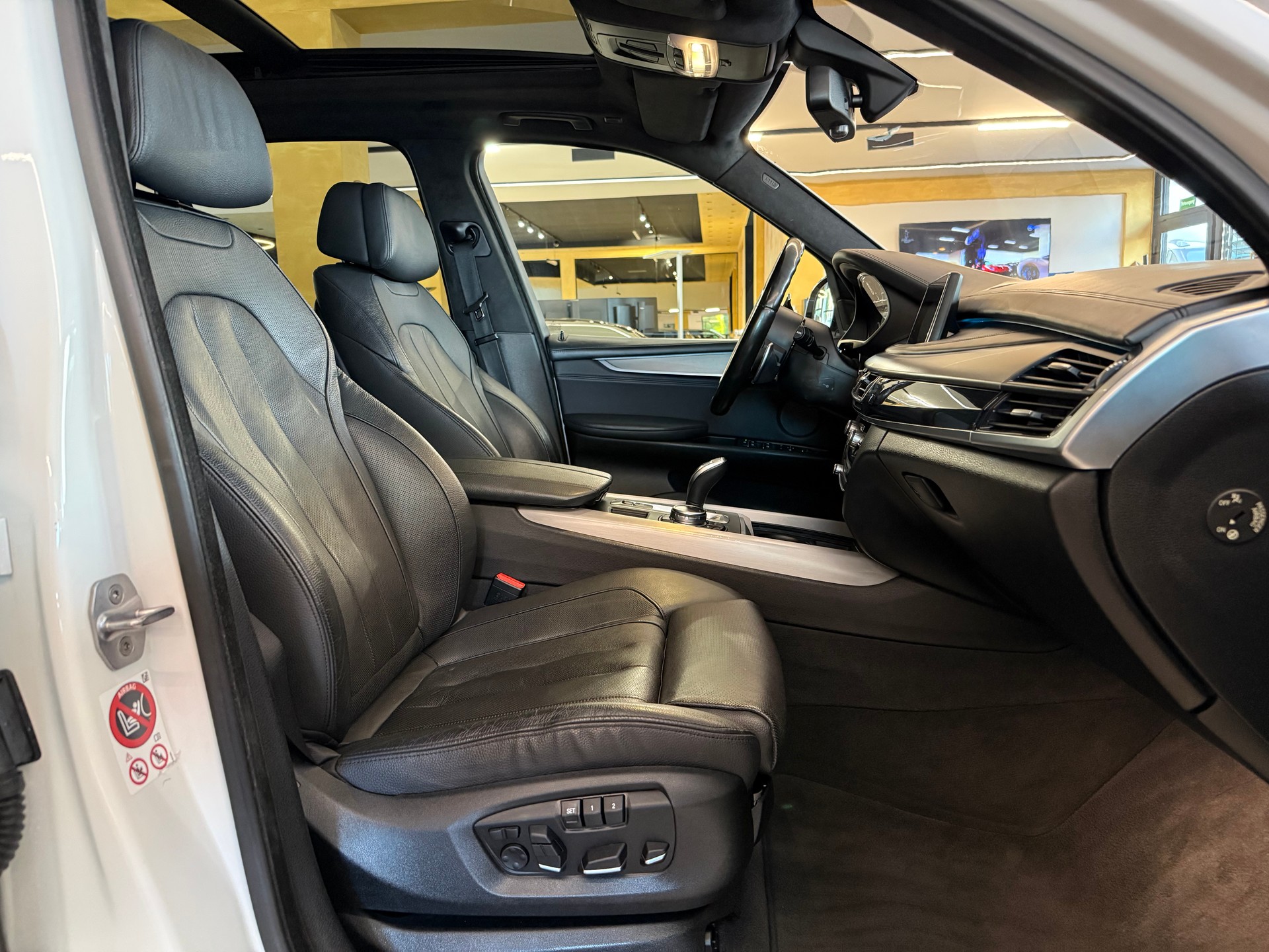 BMW X5 xDrive M50d Steptronic-image-15