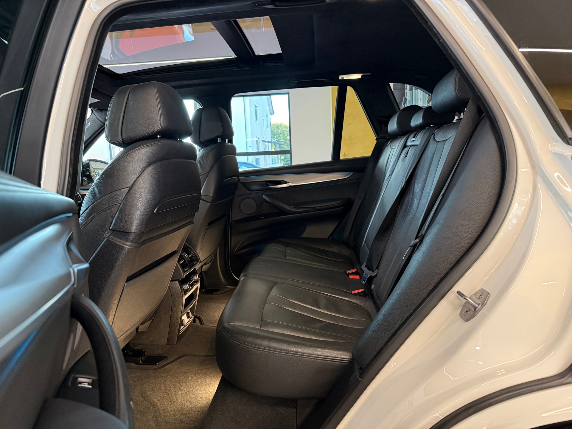 BMW X5 xDrive M50d Steptronic-image-18