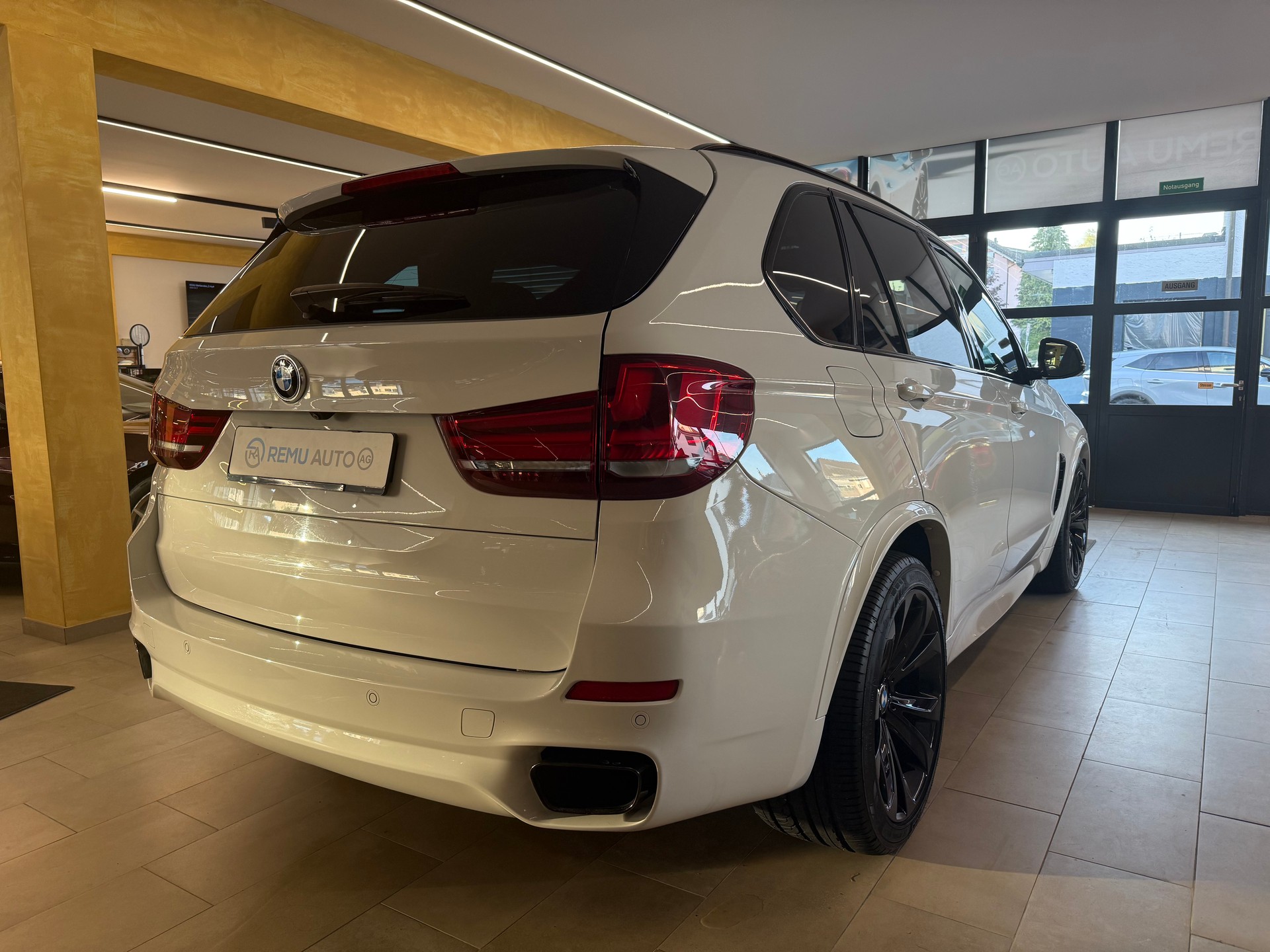 BMW X5 xDrive M50d Steptronic-image-2