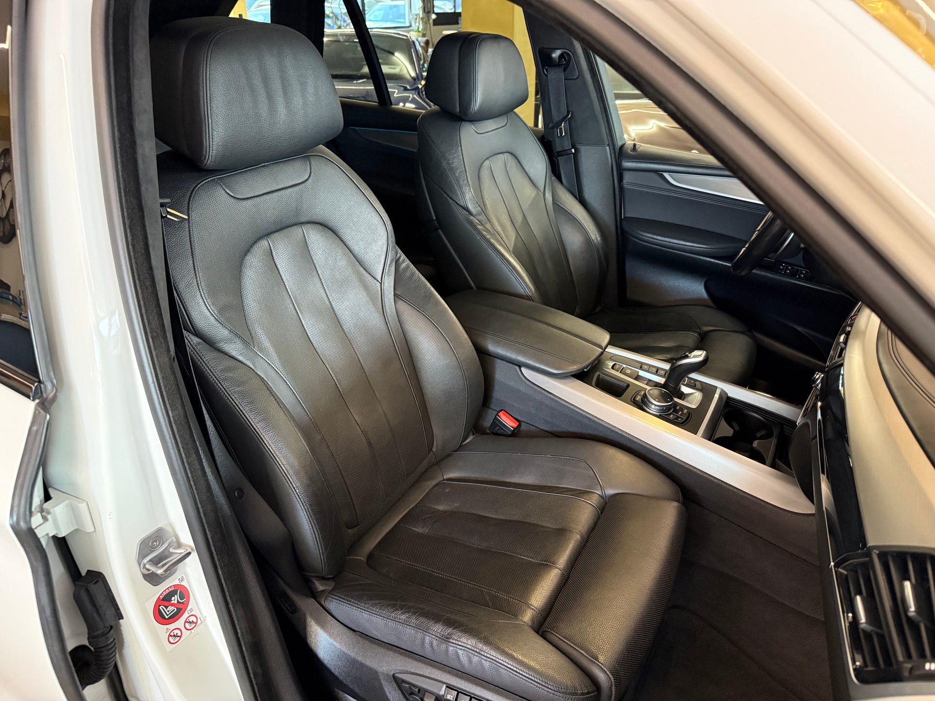 BMW X5 xDrive M50d Steptronic-image-16