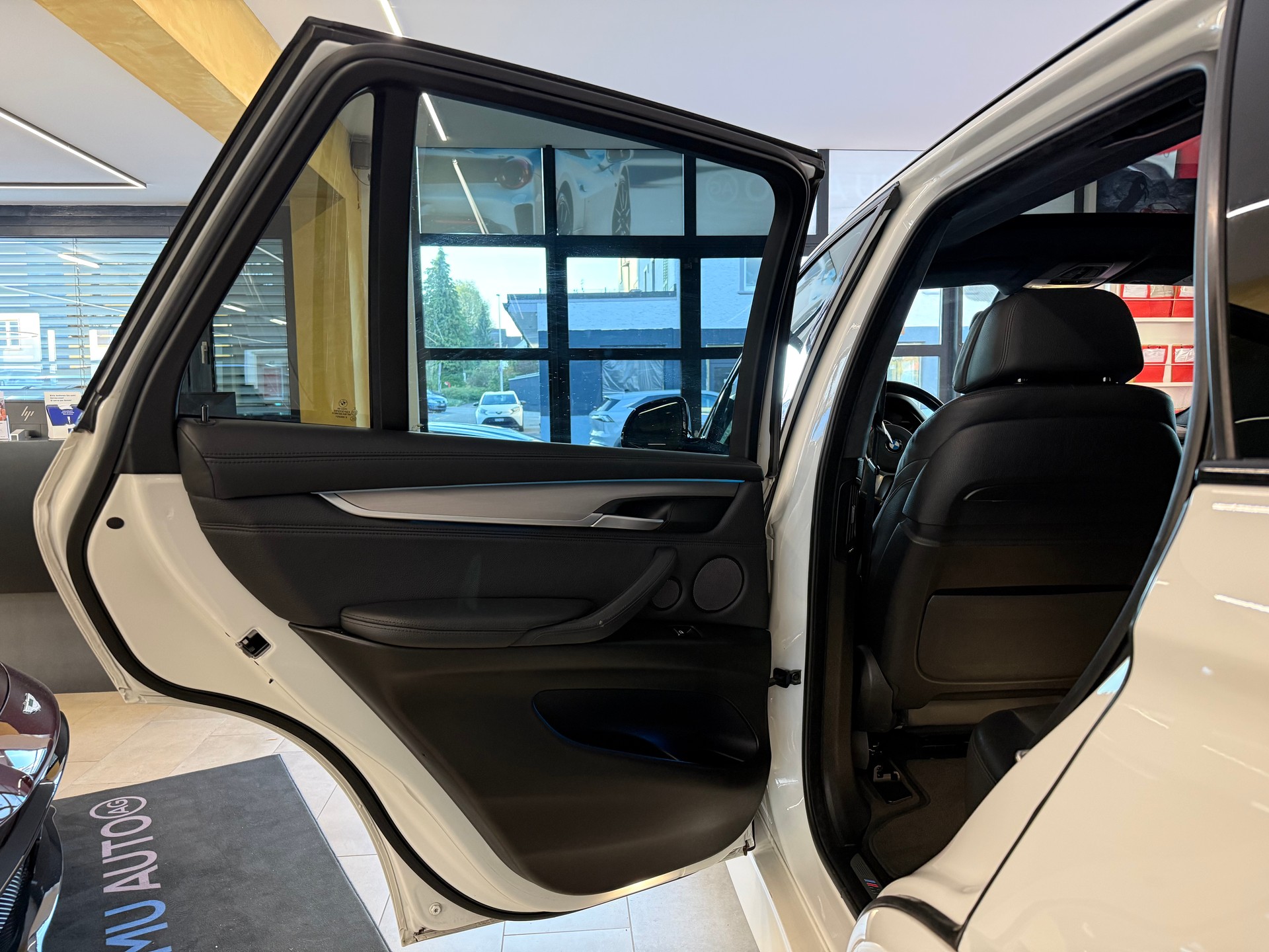 BMW X5 xDrive M50d Steptronic-image-17