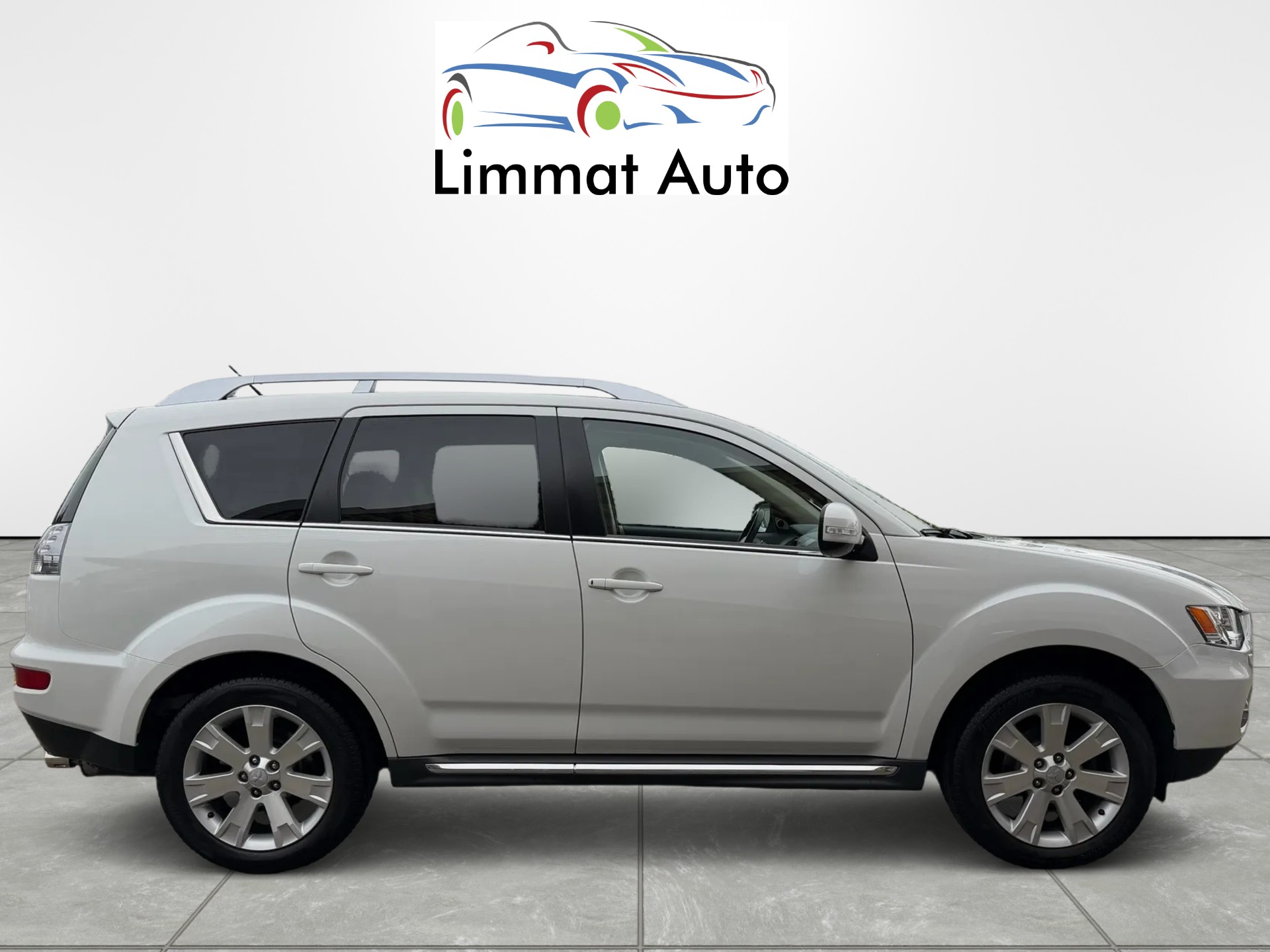 MITSUBISHI Outlander 2.2 DID Instyle 4WD TC-SST-image-5