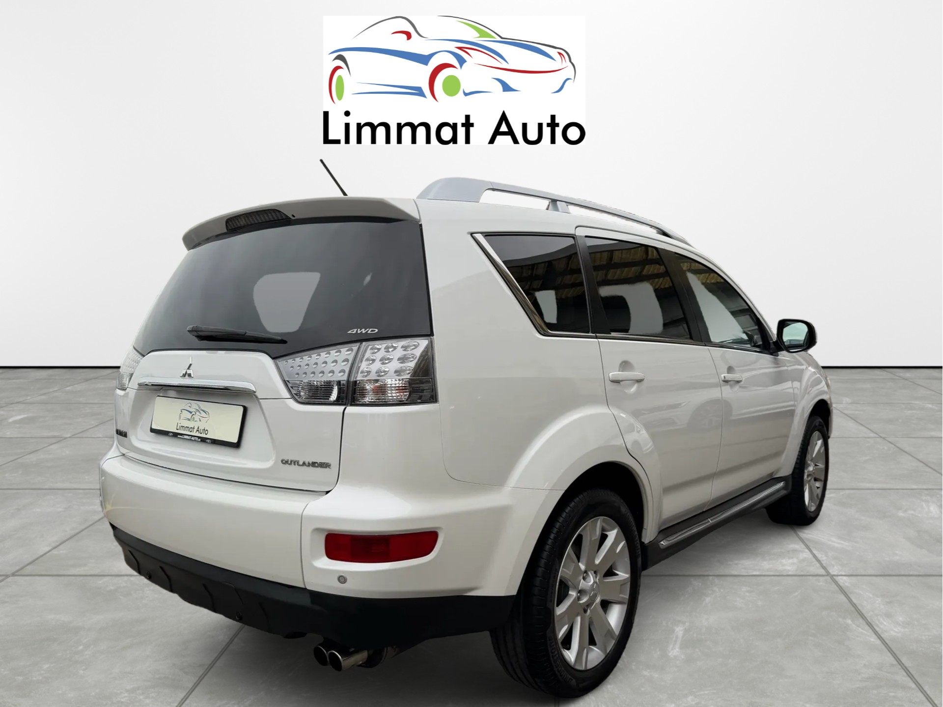MITSUBISHI Outlander 2.2 DID Instyle 4WD TC-SST-image-4