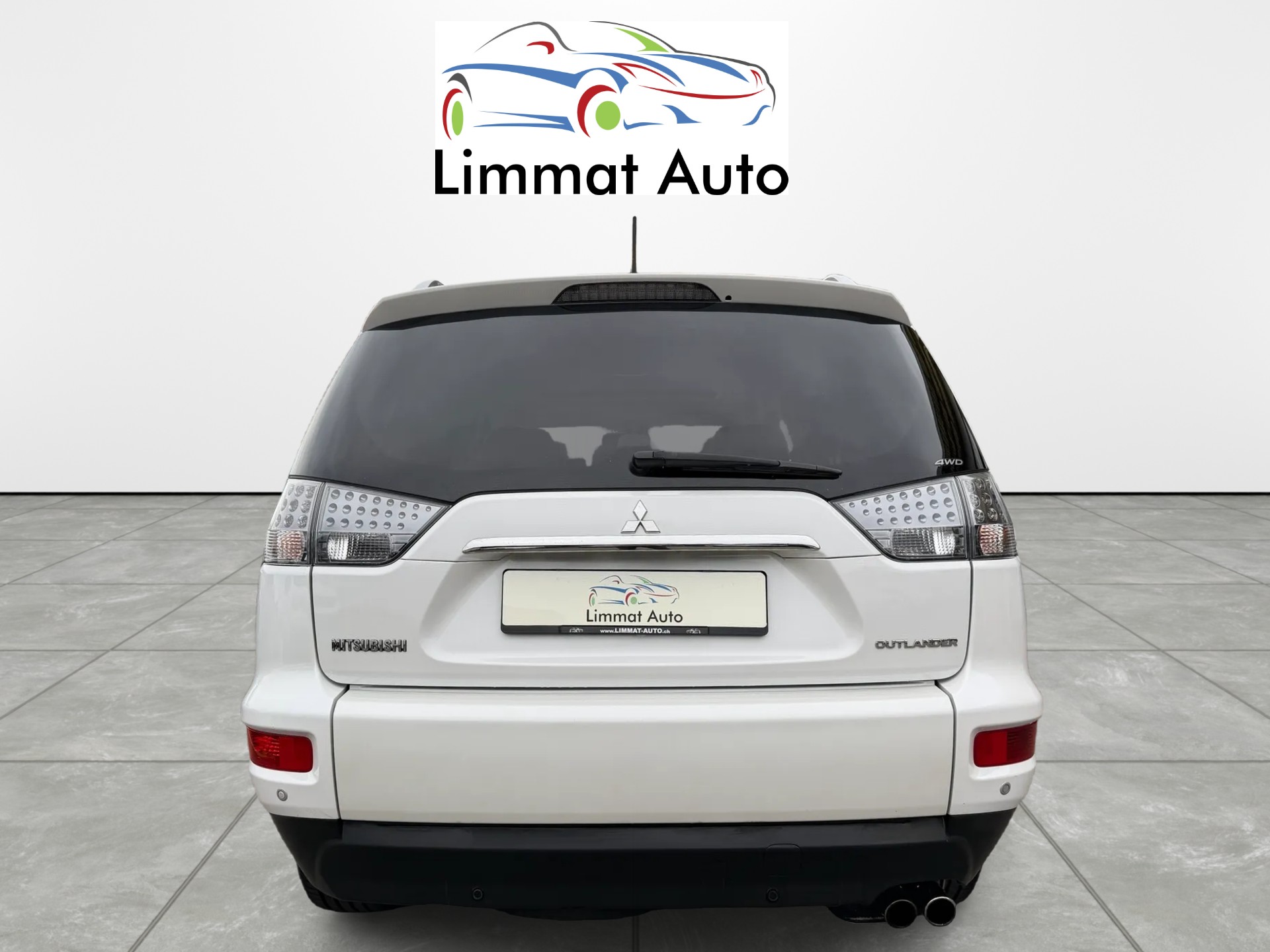 MITSUBISHI Outlander 2.2 DID Instyle 4WD TC-SST-image-3