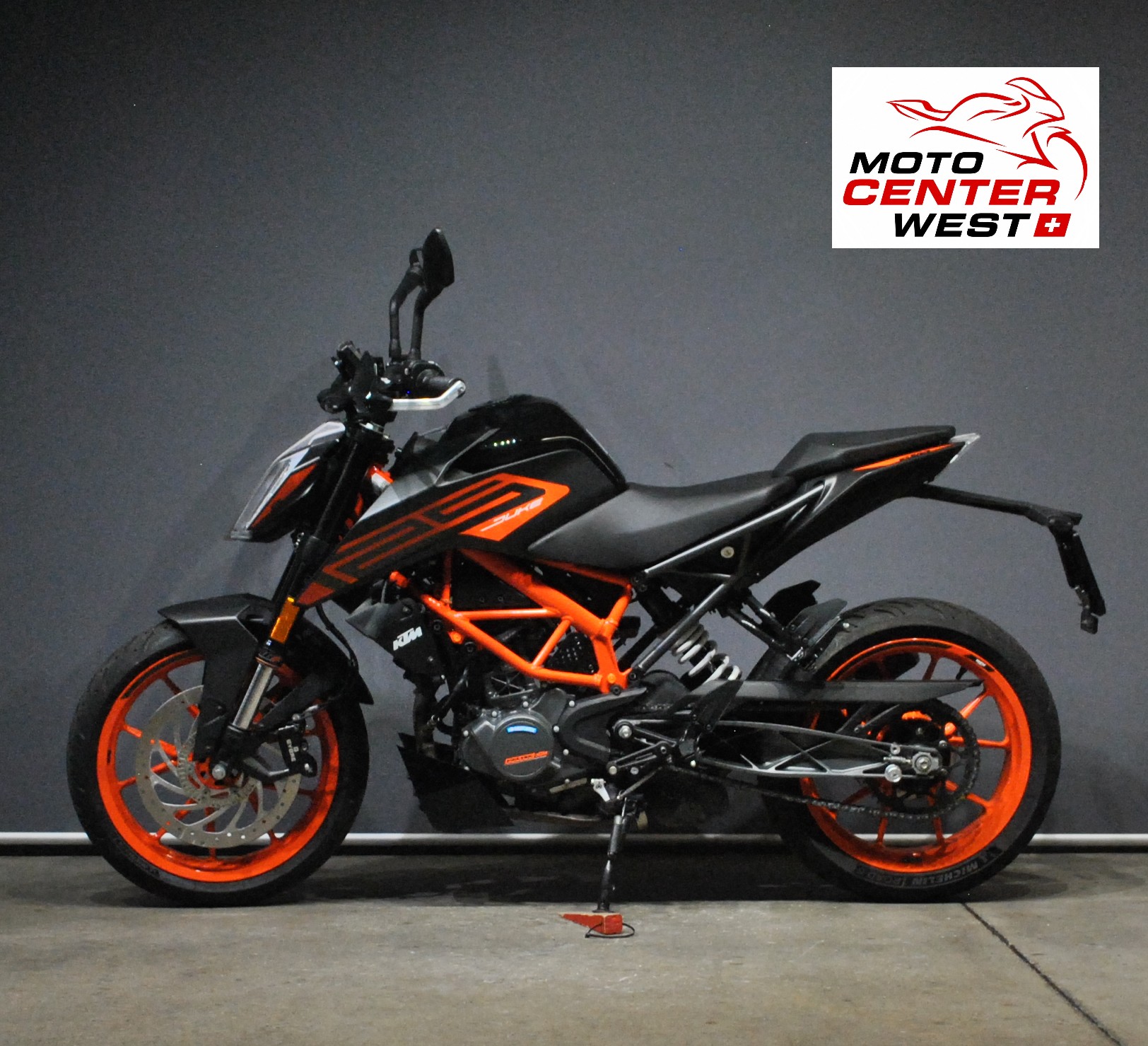 KTM 125 Duke-showroom-element-2