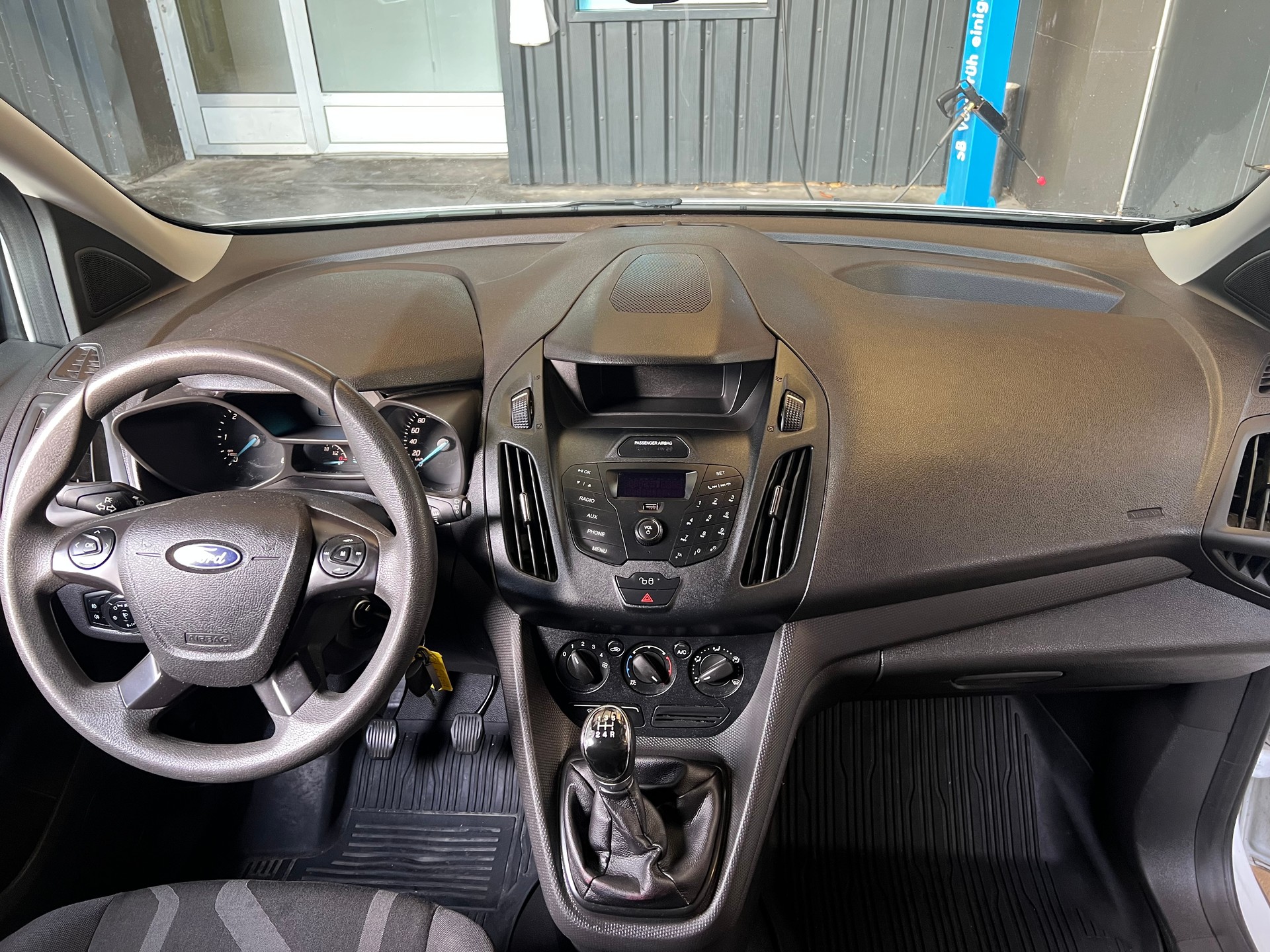 FORD Transit Connect Van T220 1.5 TDCi Trend-image-2