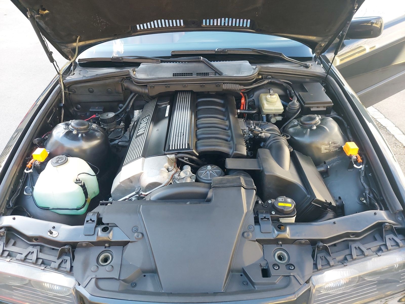 BMW 325i Cabrio-image-8
