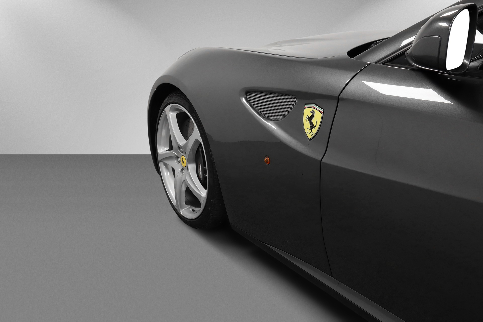 FERRARI FF-image-8