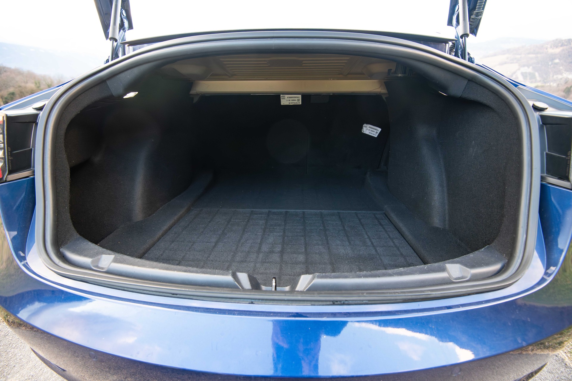 TESLA MODEL 3 Long Range Dual Motor AWD-image-15