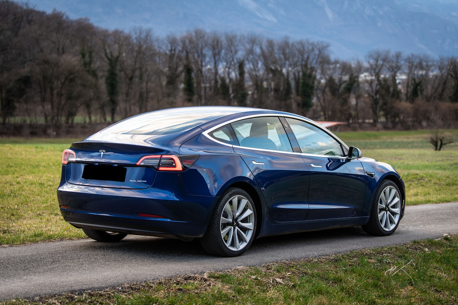 TESLA MODEL 3 Long Range Dual Motor AWD-image-4