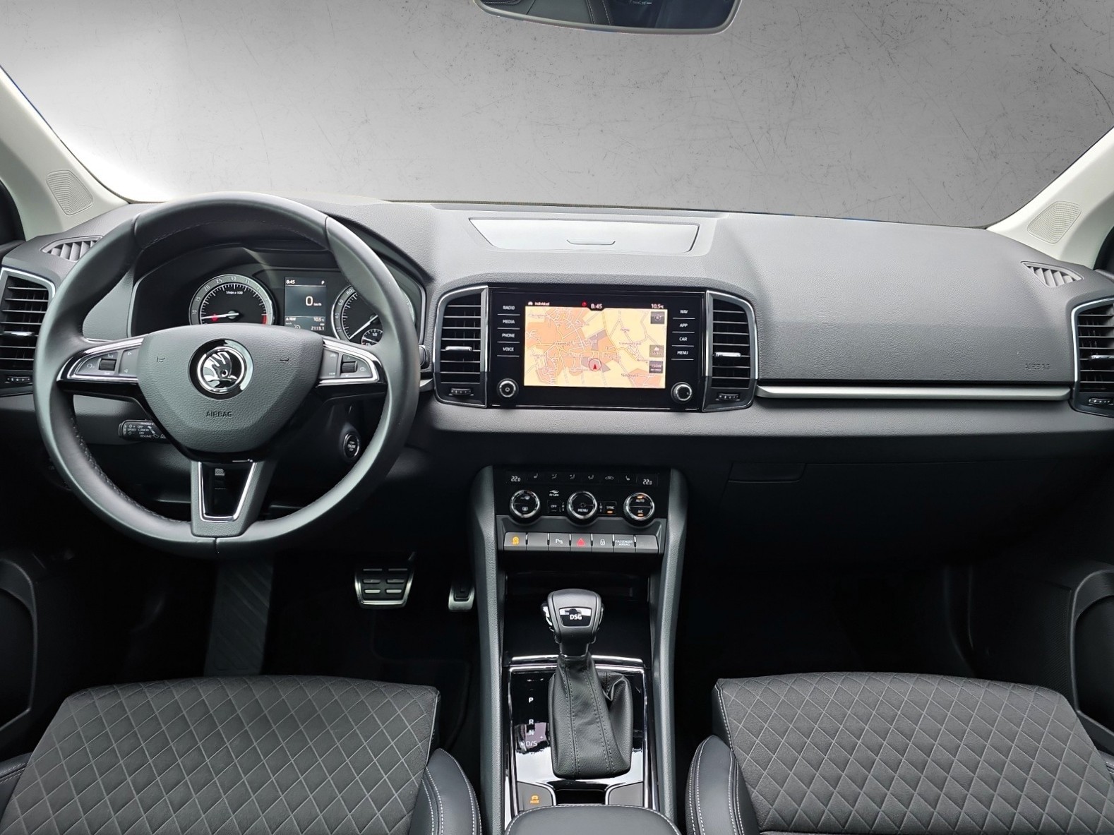SKODA Karoq 1.6 TDI DSG CR Smile mit AHK-image-8