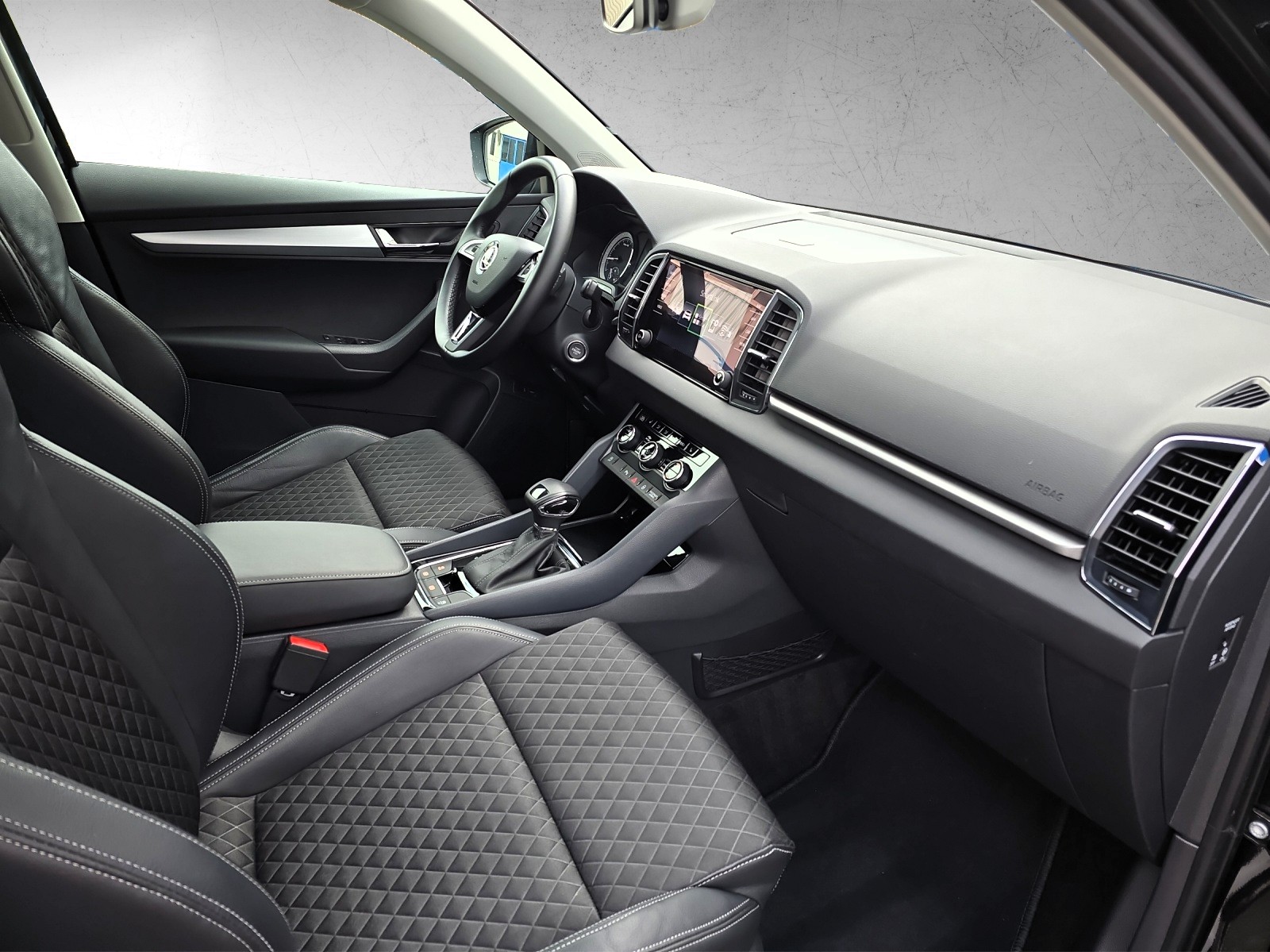 SKODA Karoq 1.6 TDI DSG CR Smile mit AHK-image-7