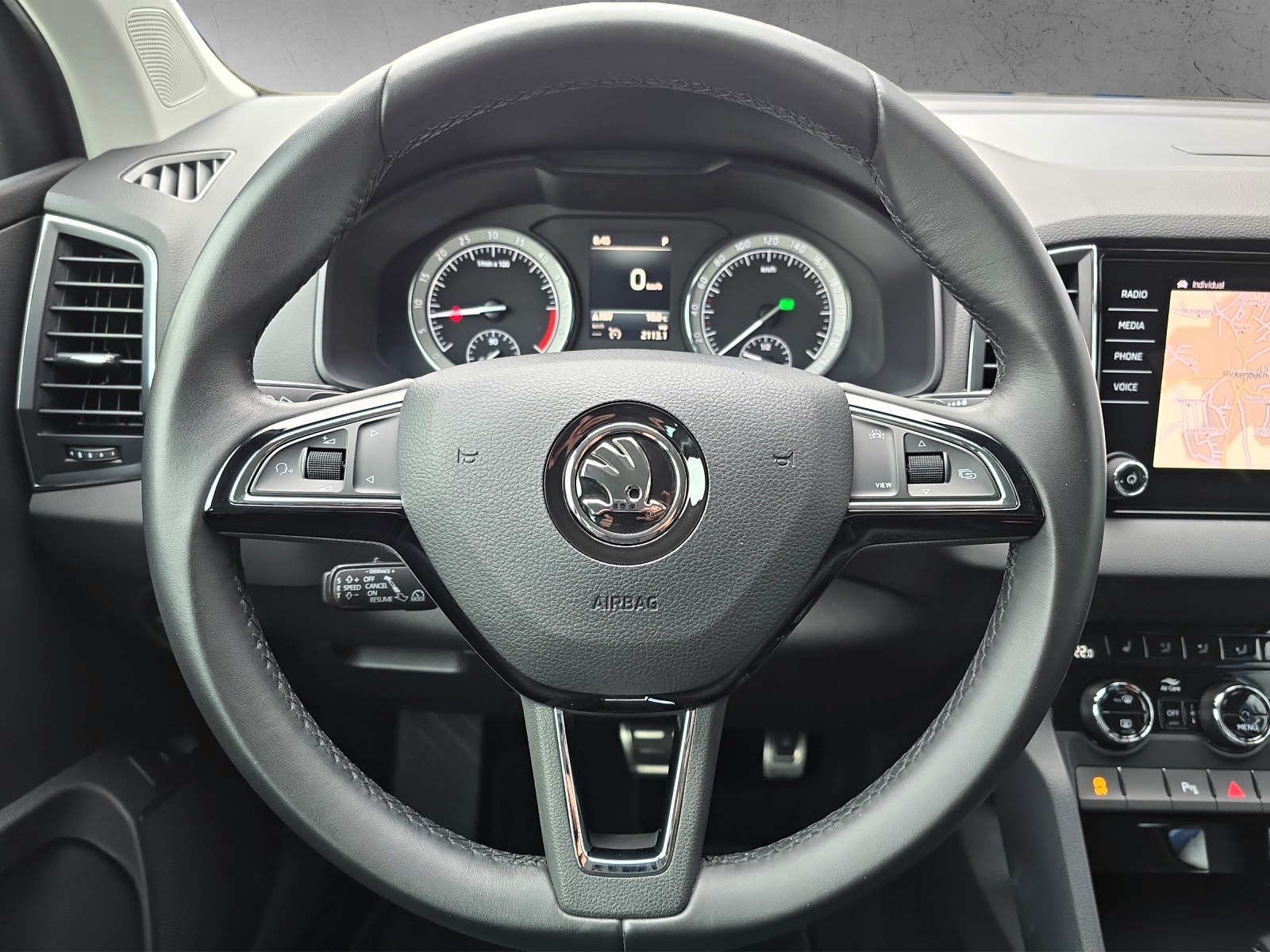 SKODA Karoq 1.6 TDI DSG CR Smile mit AHK-image-10