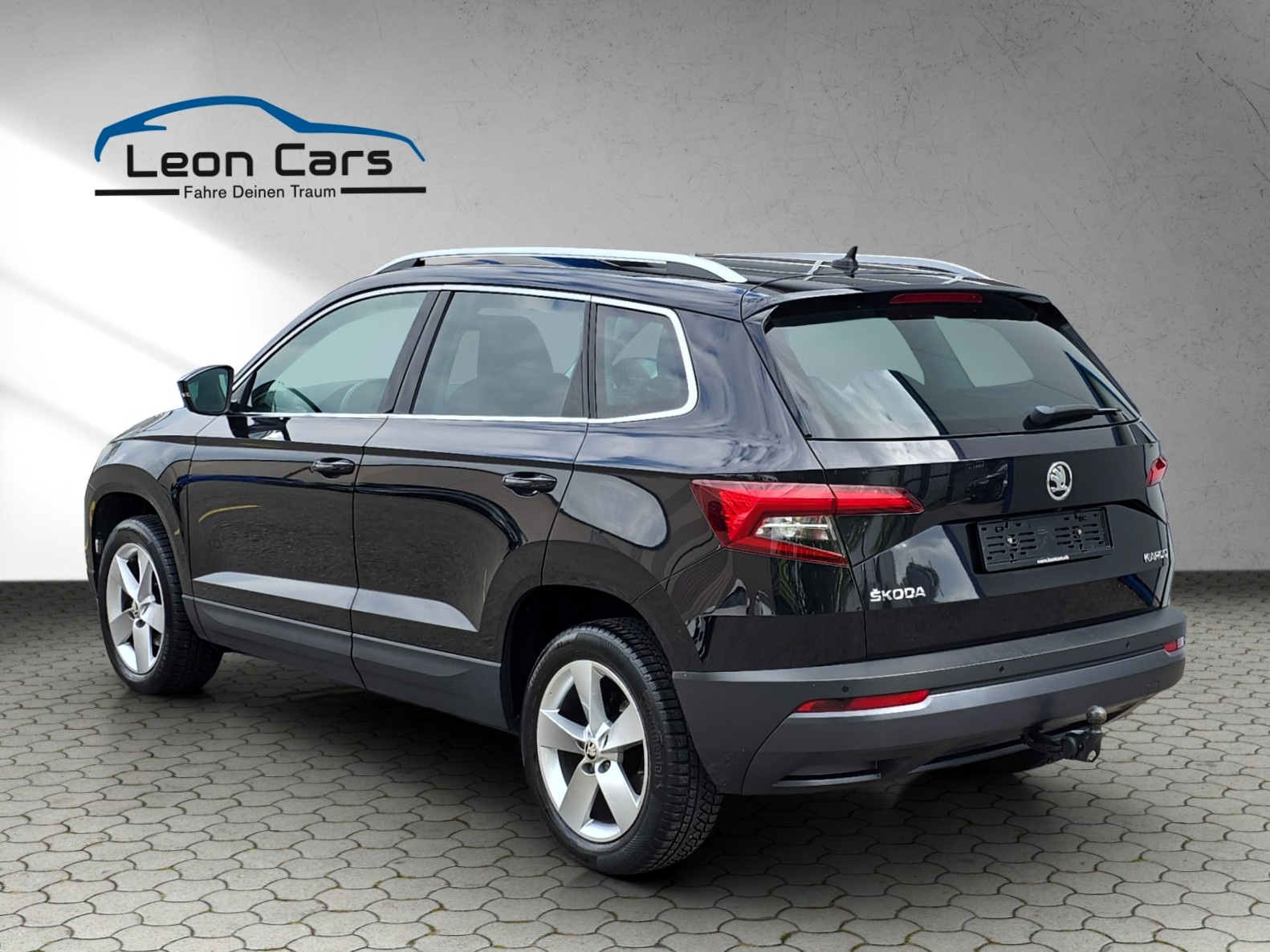 SKODA Karoq 1.6 TDI DSG CR Smile mit AHK-image-4