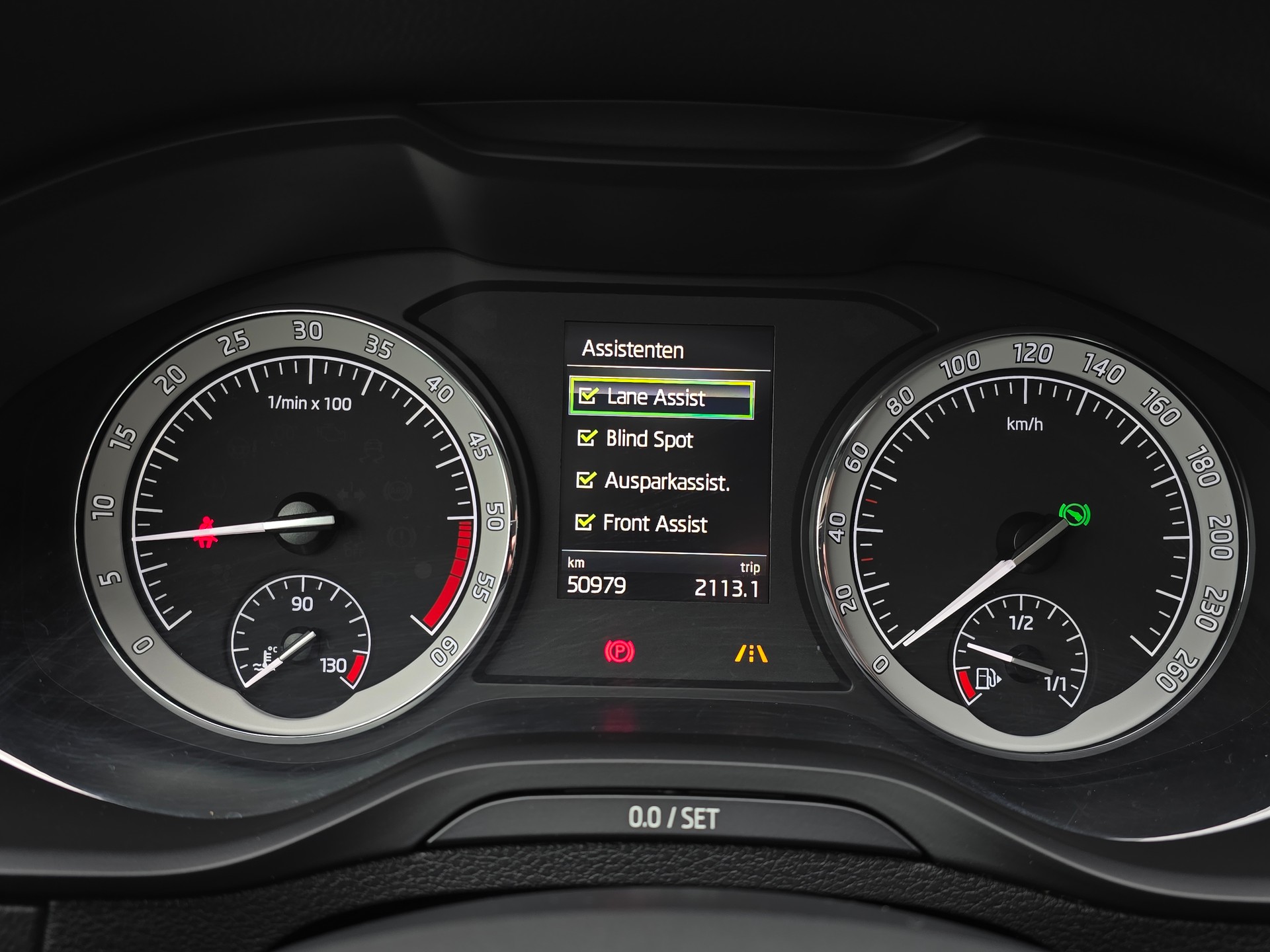 SKODA Karoq 1.6 TDI DSG CR Smile mit AHK-image-14